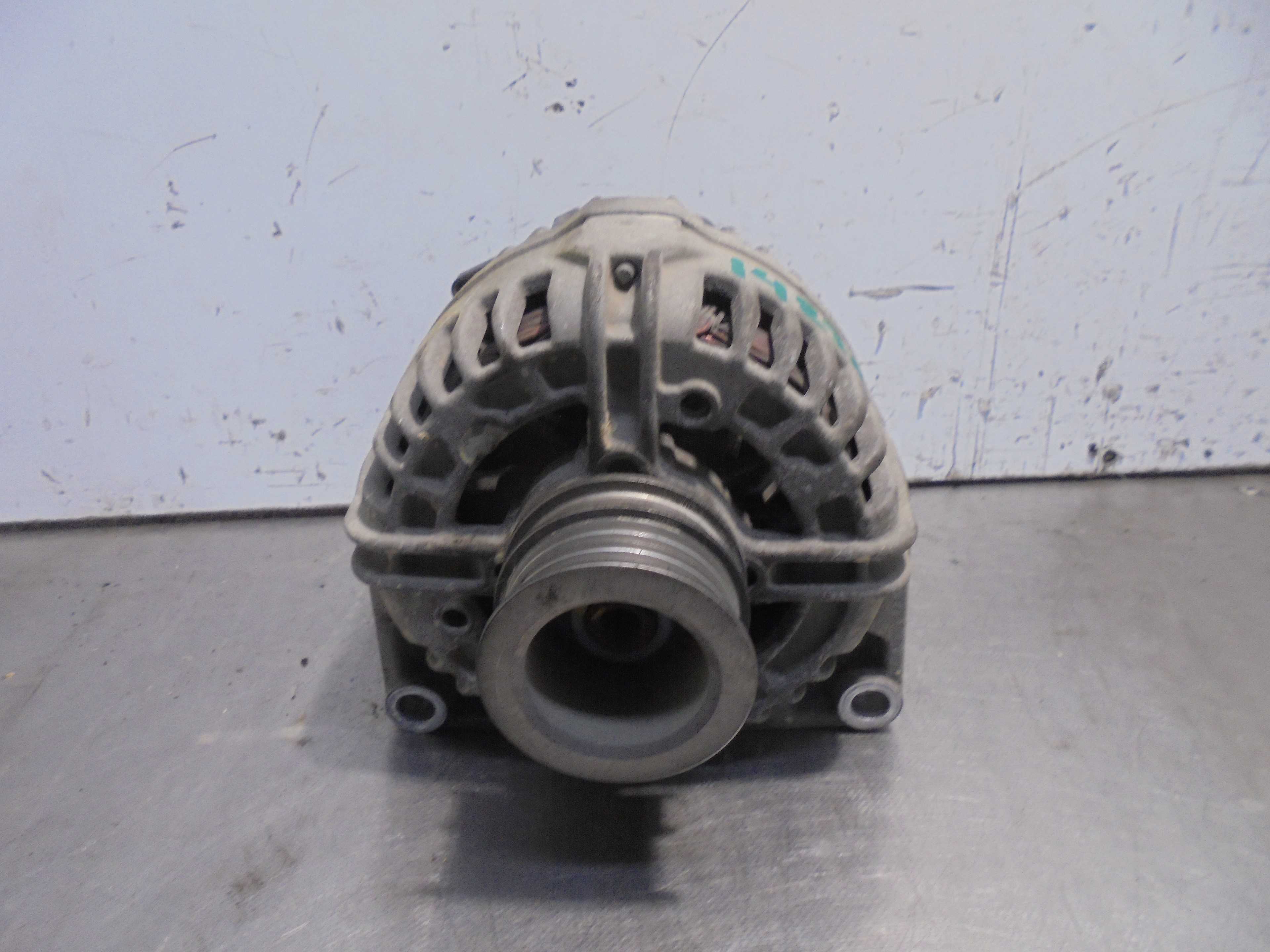 Recambio de alternador para opel astra h berlina cosmo referencia OEM IAM 0124425020 BOSCH 
