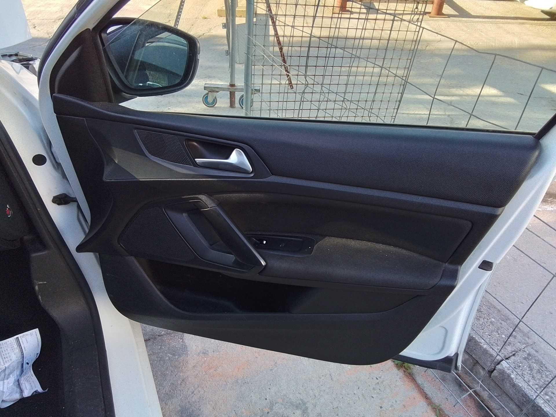 Recambio de guarnecido puerta delantera derecha para peugeot 308 sw access referencia OEM IAM   