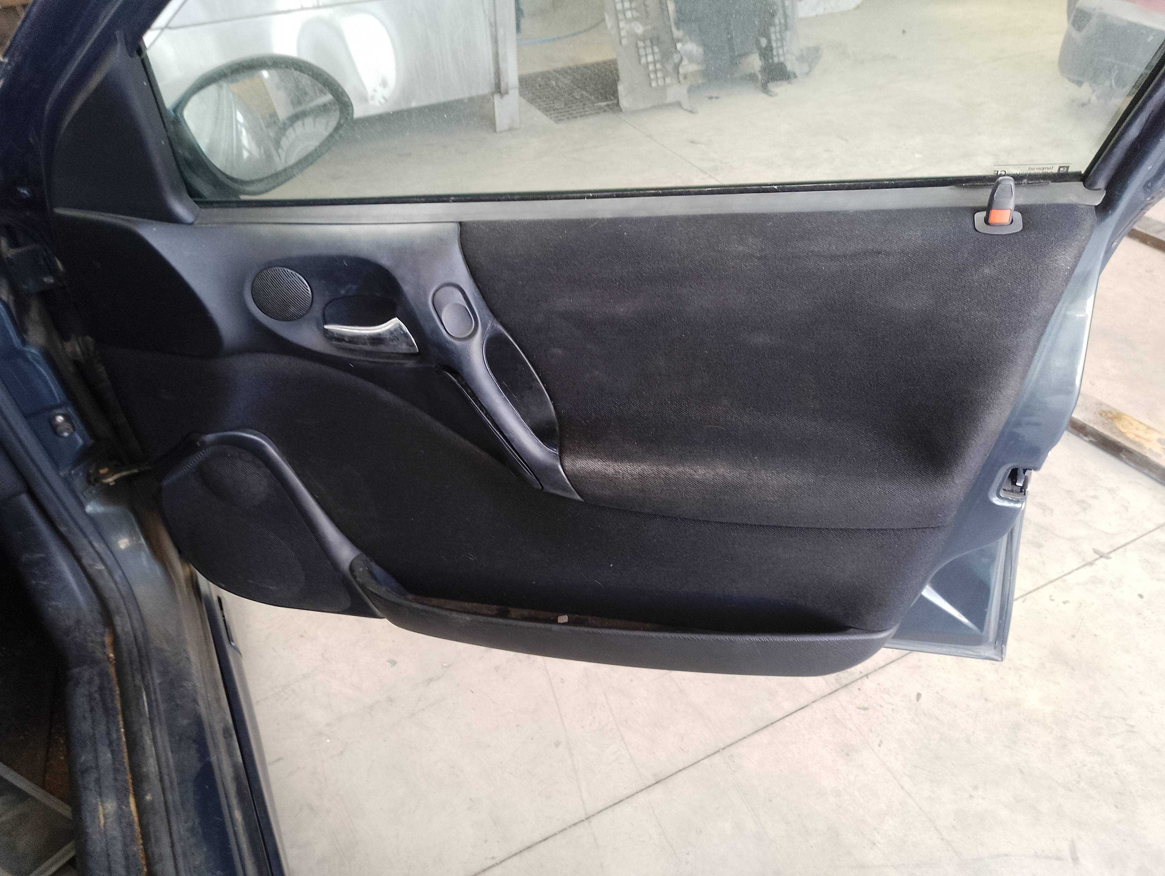 Recambio de guarnecido puerta delantera derecha para opel vectra b berlina básico referencia OEM IAM   