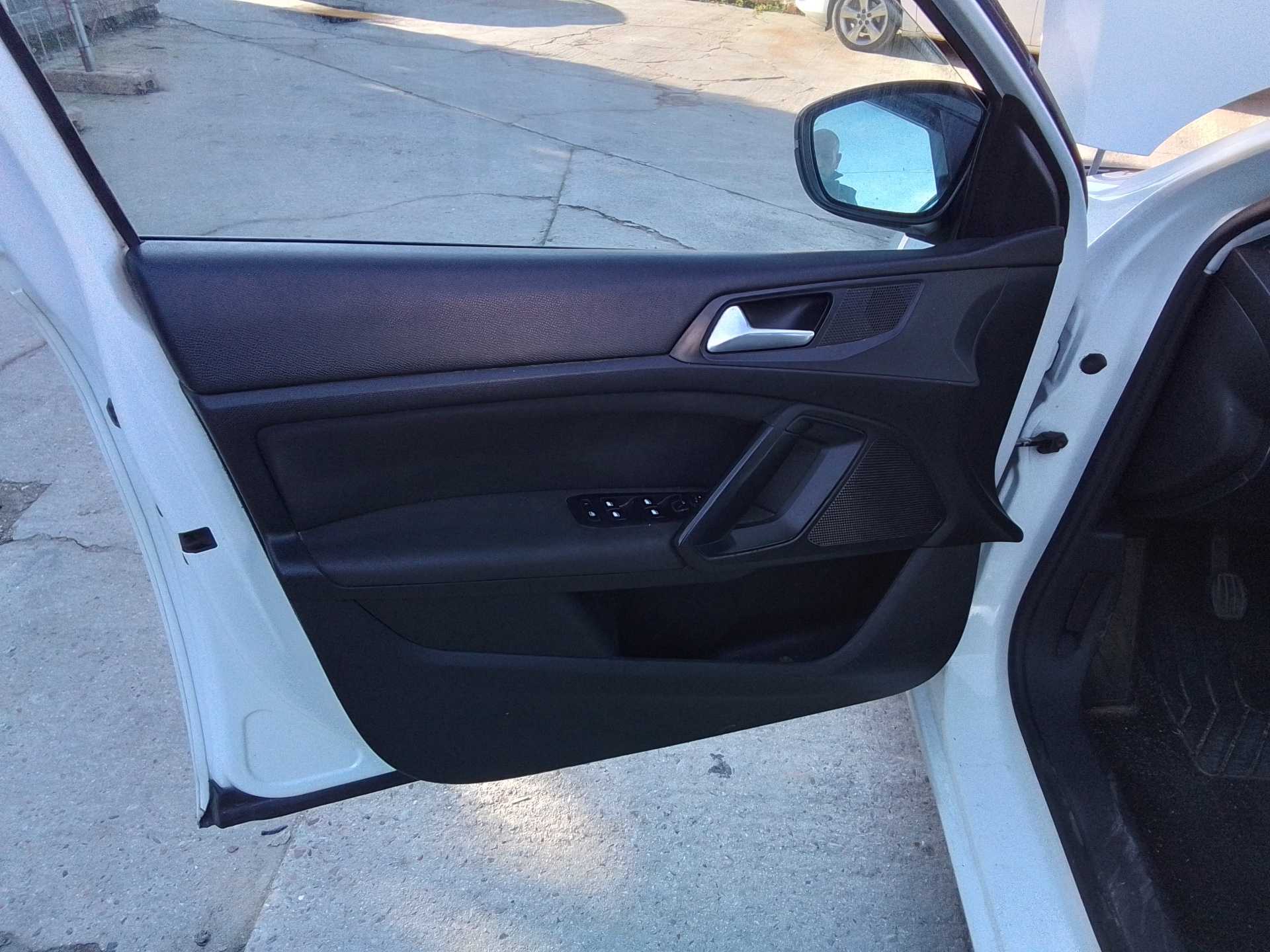 Recambio de guarnecido puerta delantera izquierda para peugeot 308 sw access referencia OEM IAM   