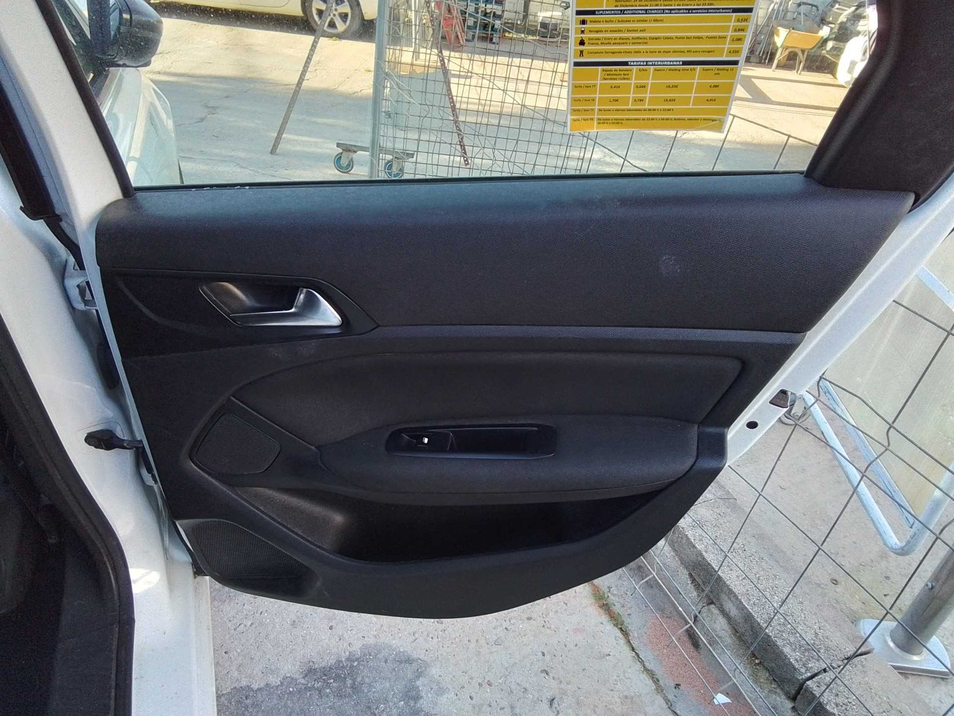 Recambio de guarnecido puerta trasera derecha para peugeot 308 sw access referencia OEM IAM   