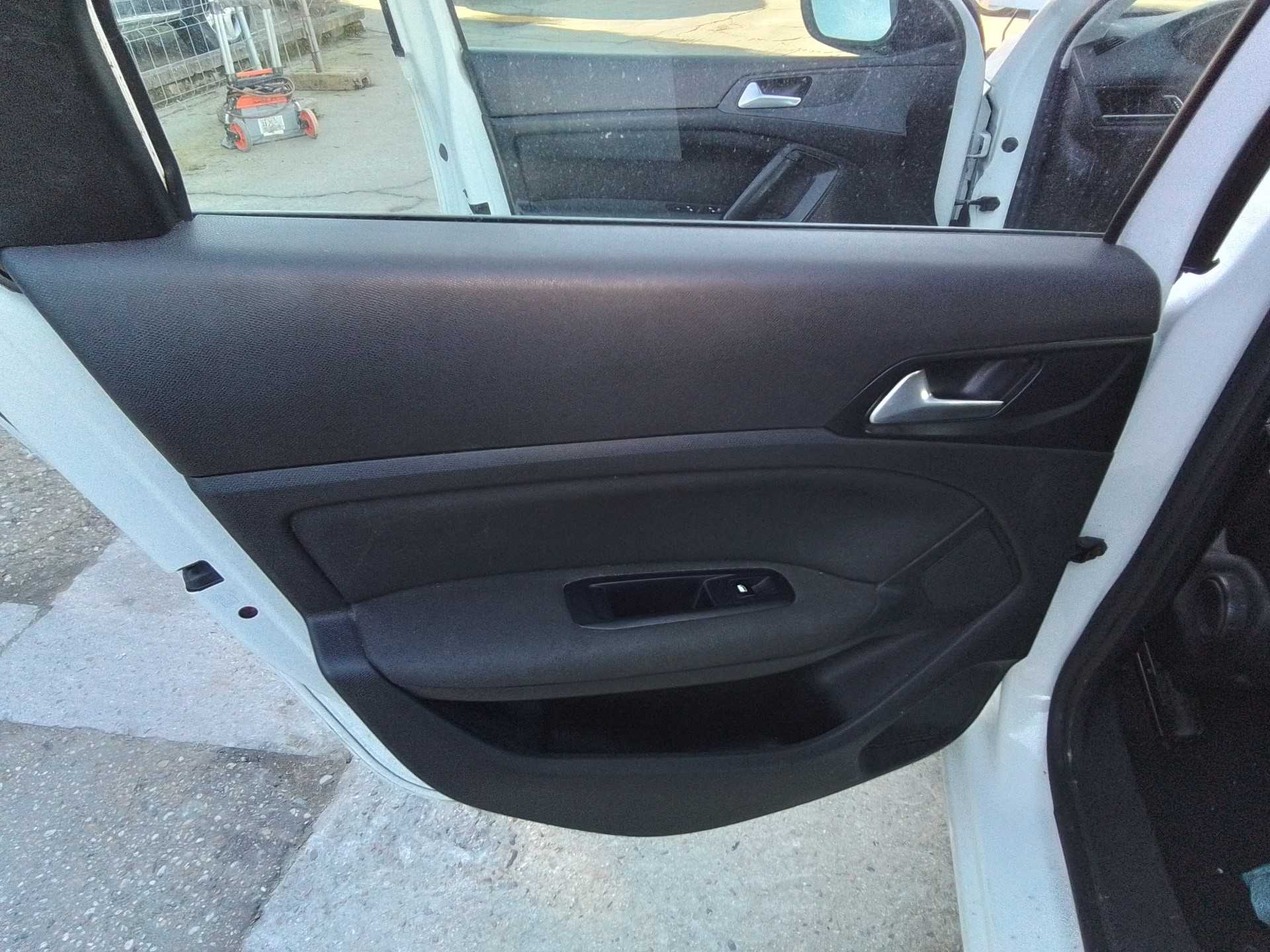 Recambio de guarnecido puerta trasera izquierda para peugeot 308 sw access referencia OEM IAM   