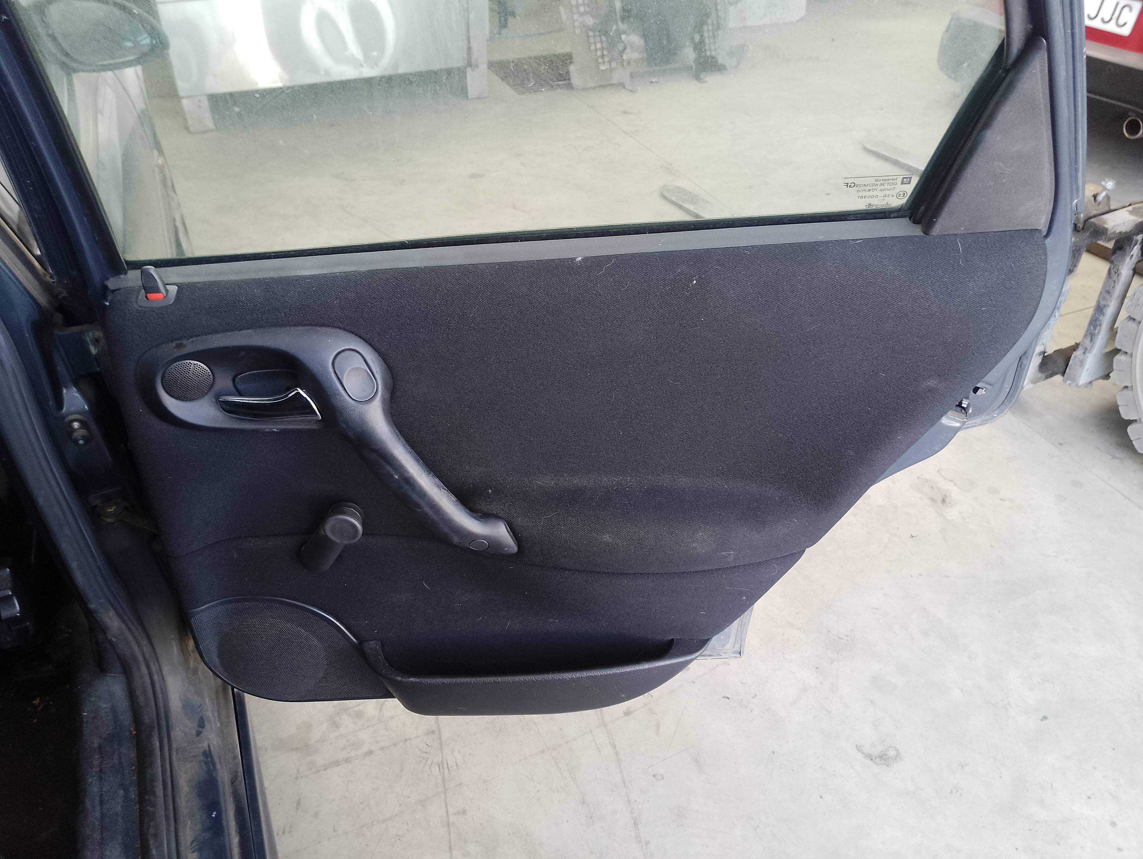 Recambio de guarnecido puerta trasera derecha para opel vectra b berlina básico referencia OEM IAM   