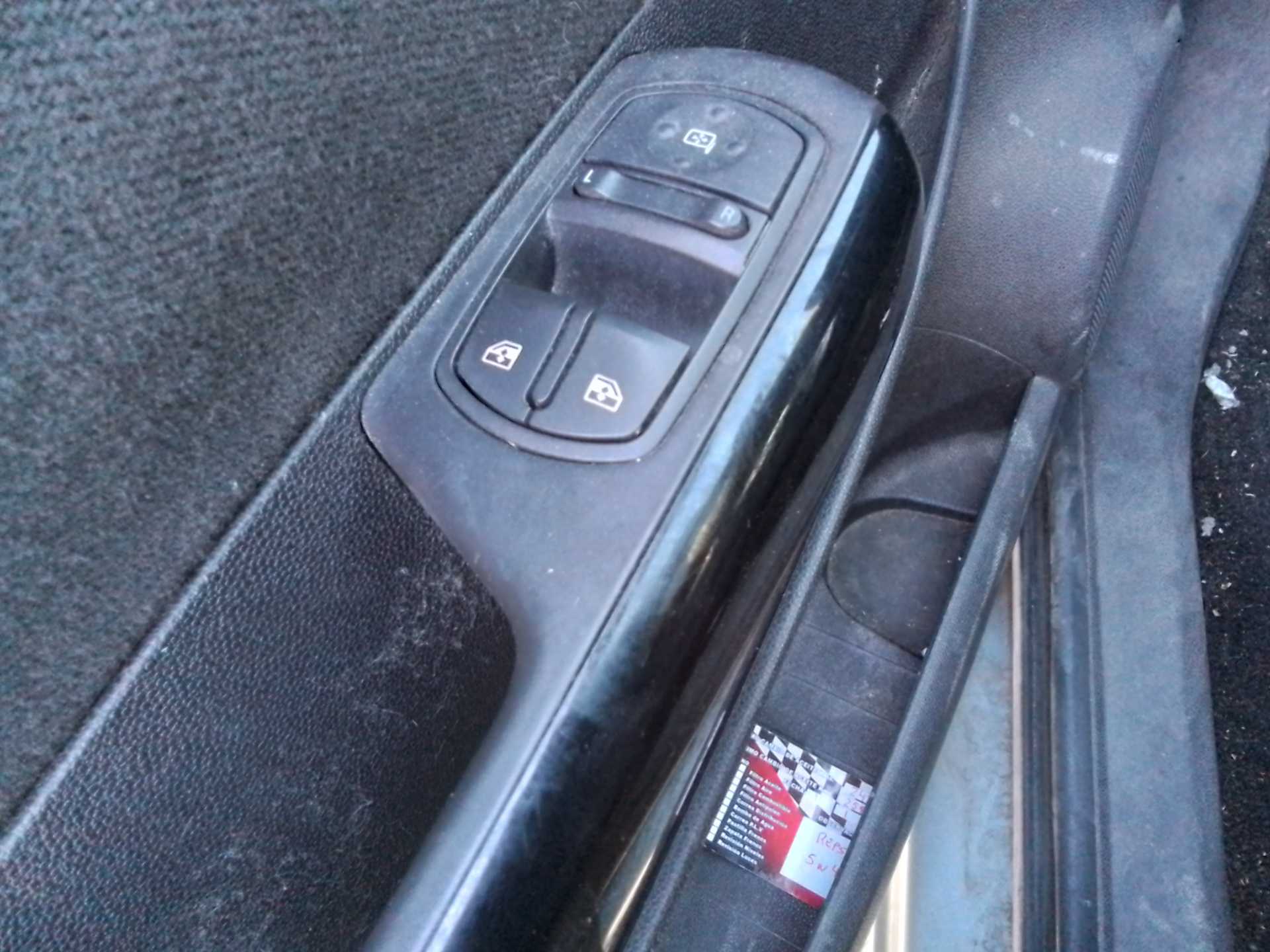 Recambio de mando elevalunas delantero izquierdo para opel corsa d cosmo referencia OEM IAM   