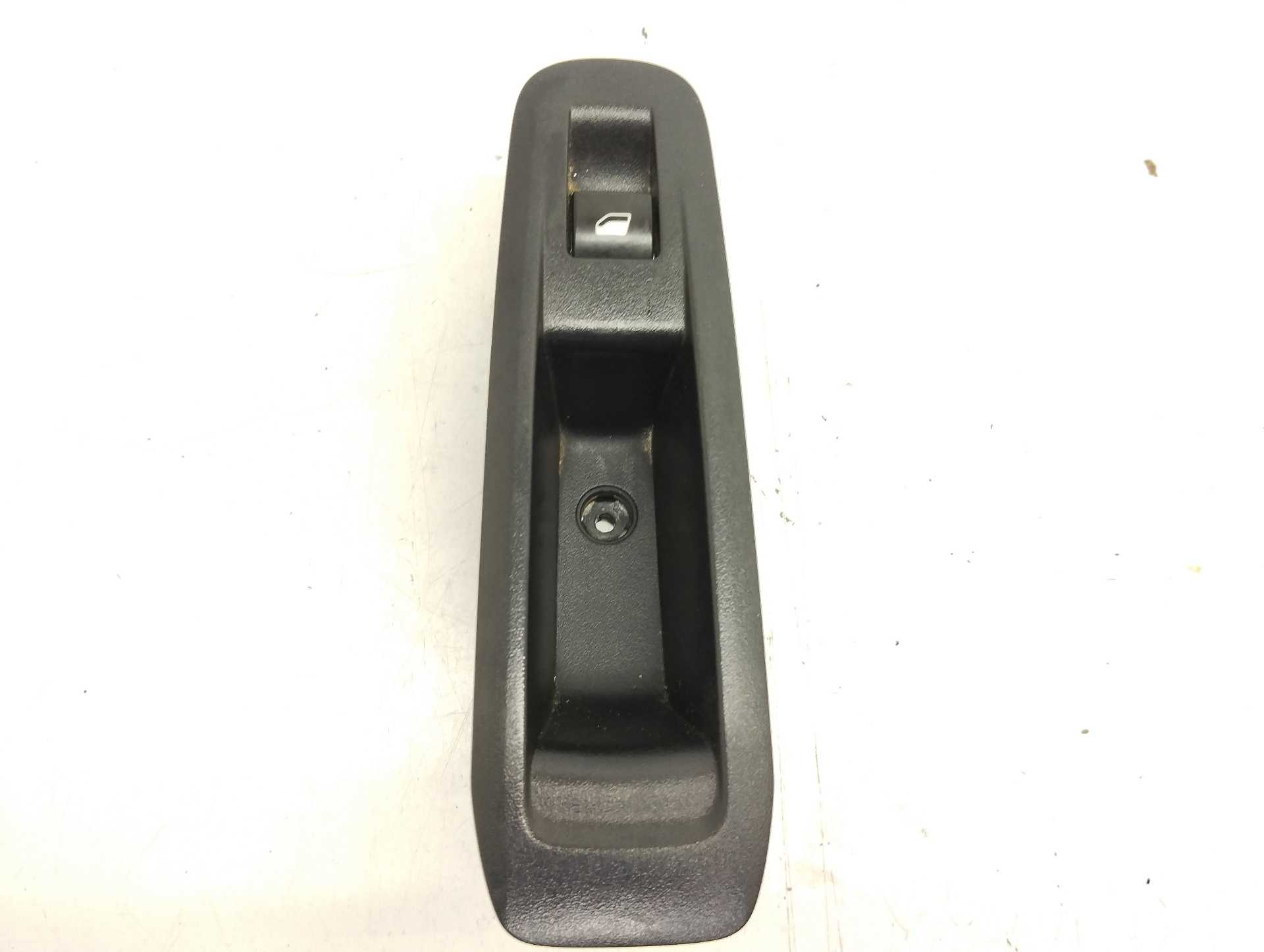 Recambio de mando elevalunas trasero derecho para peugeot 308 sw access referencia OEM IAM 96762292ZD  