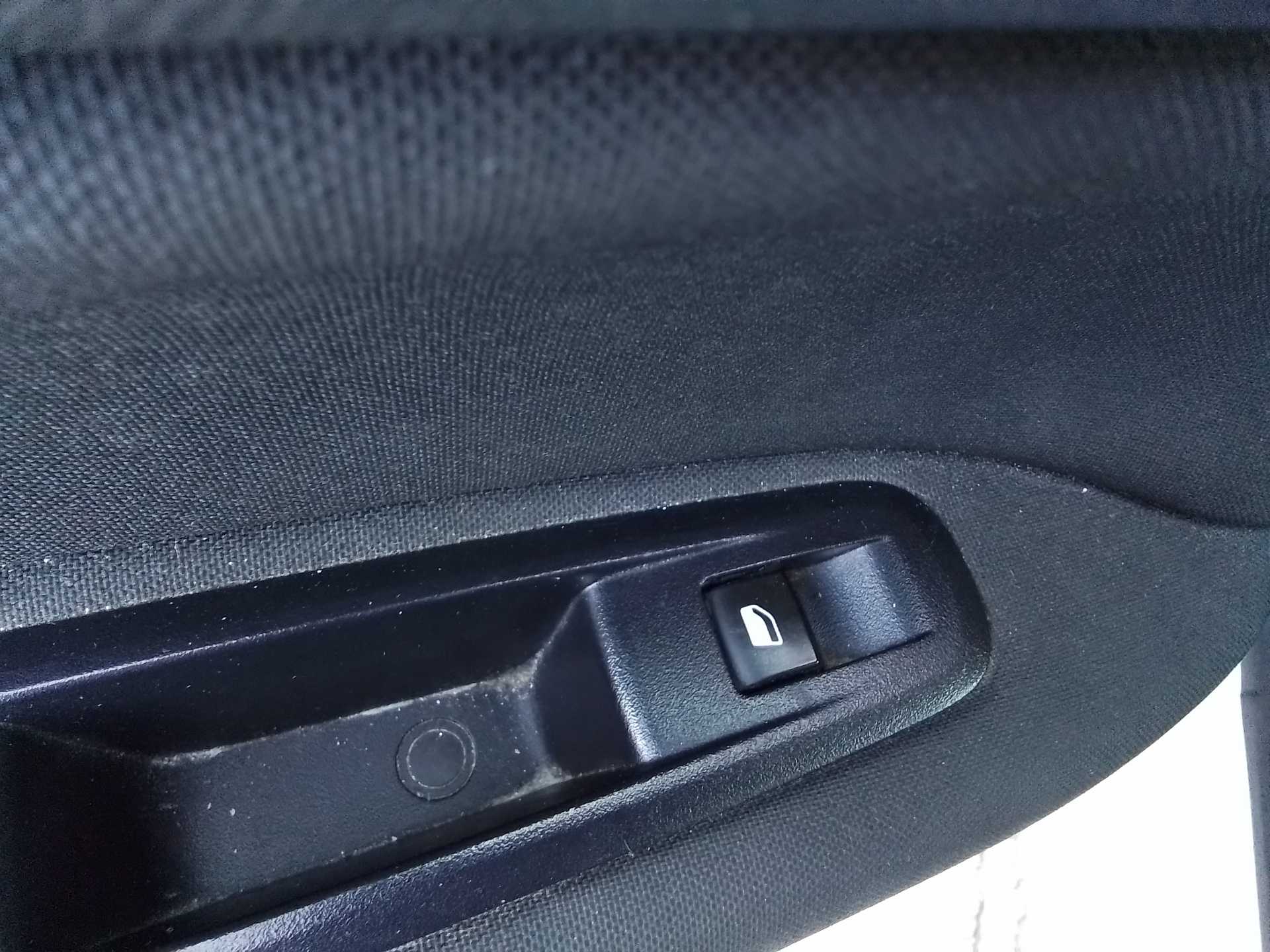 Recambio de mando elevalunas trasero izquierdo para peugeot 308 sw access referencia OEM IAM 96762292ZD  