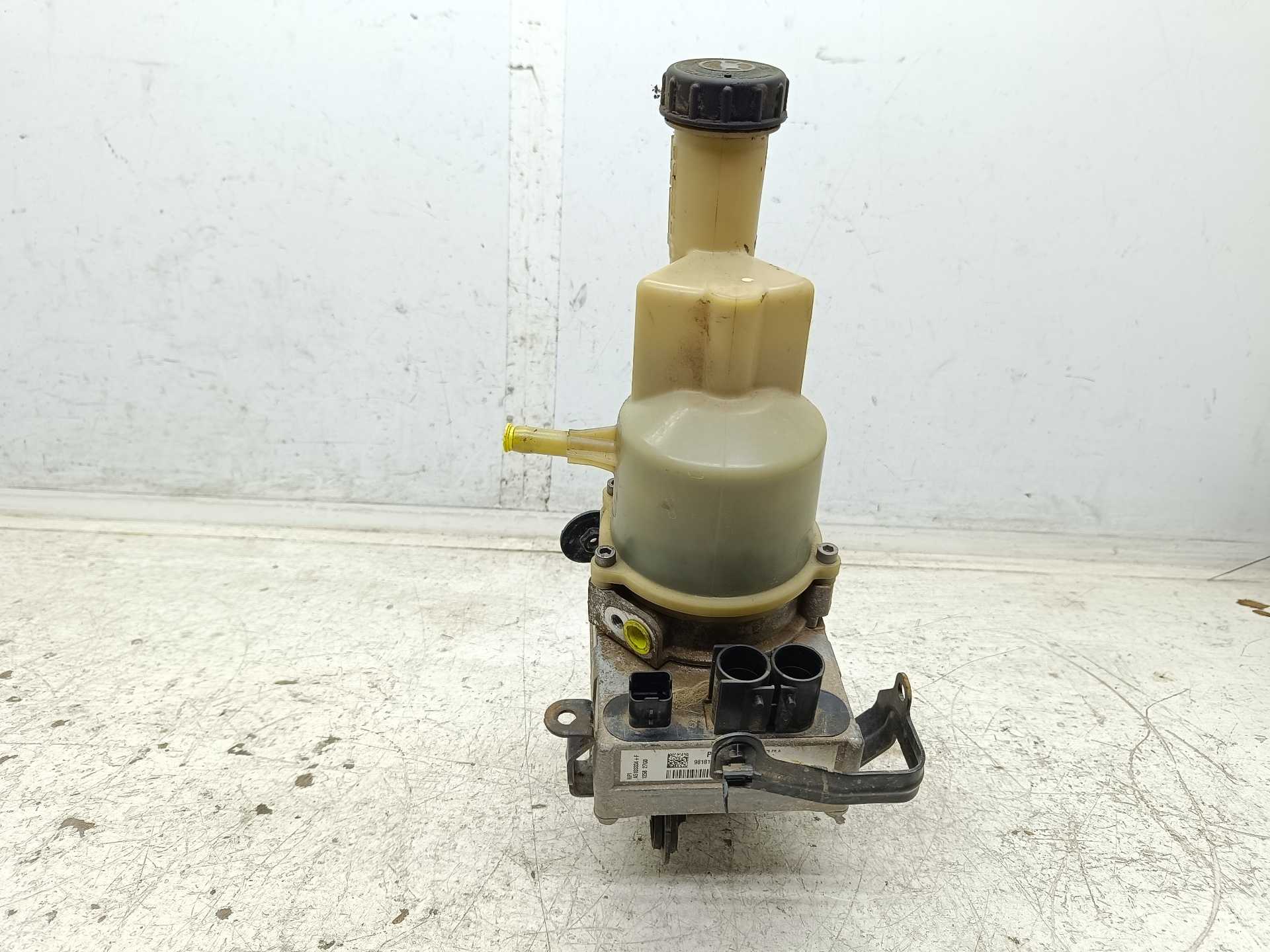 Recambio de bomba servodireccion para opel vivaro furgón l express referencia OEM IAM 9818127580  