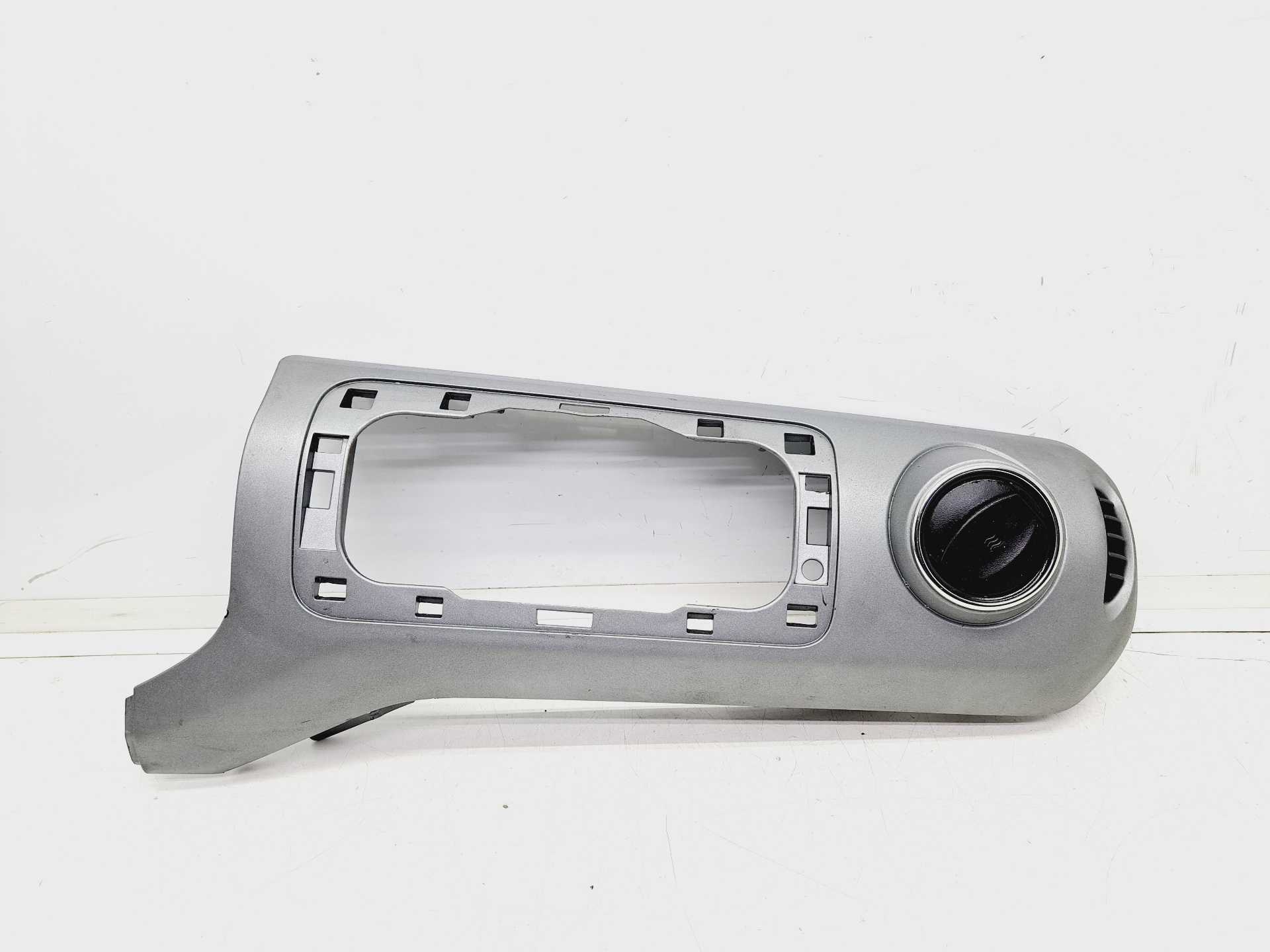 Recambio de moldura central calefaccion para citroën berlingo station wagon sx multispace referencia OEM IAM 9681843277  