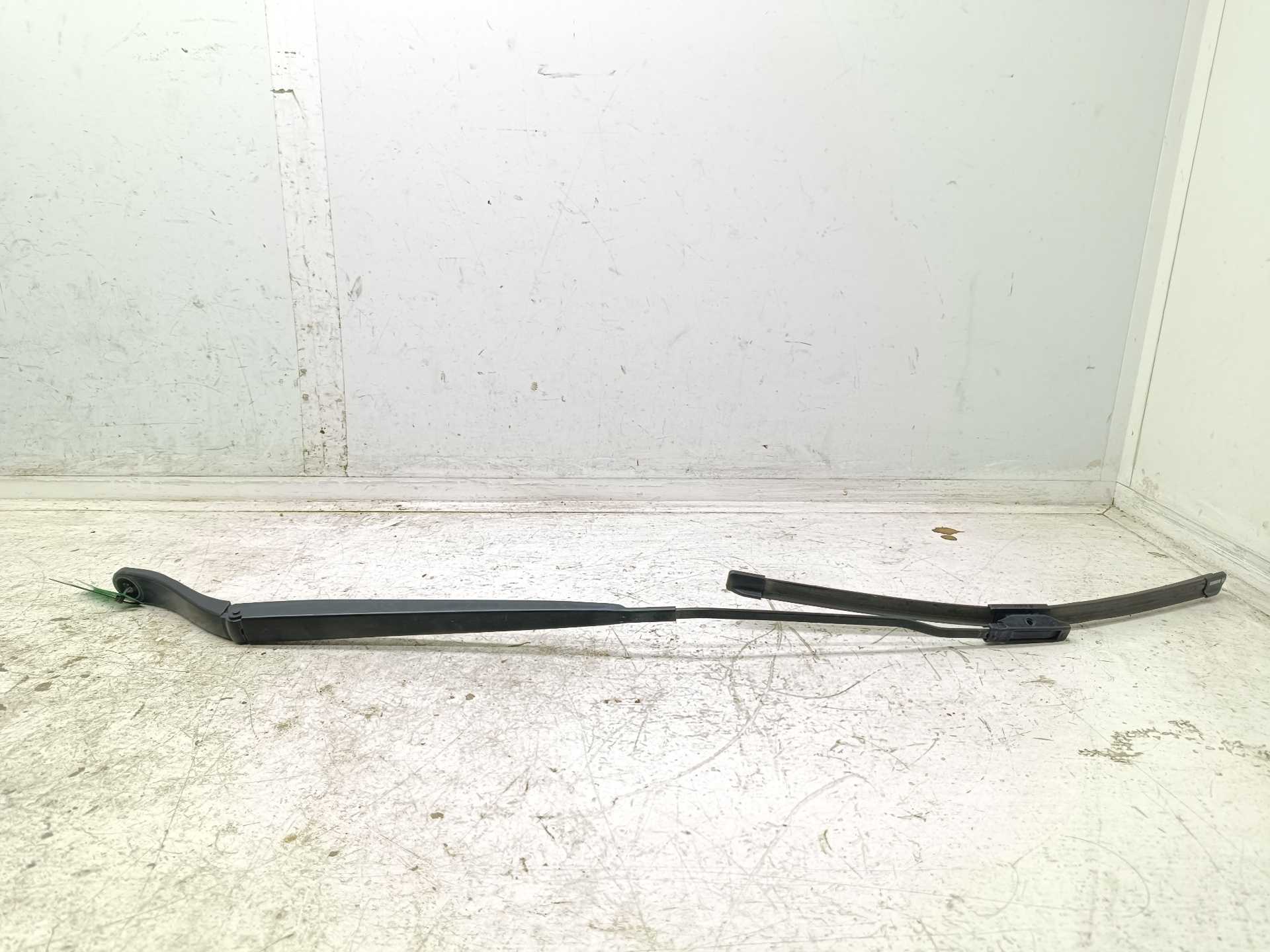 Recambio de brazo limpia delantero derecho para opel vivaro furgón l express referencia OEM IAM 9808465580  