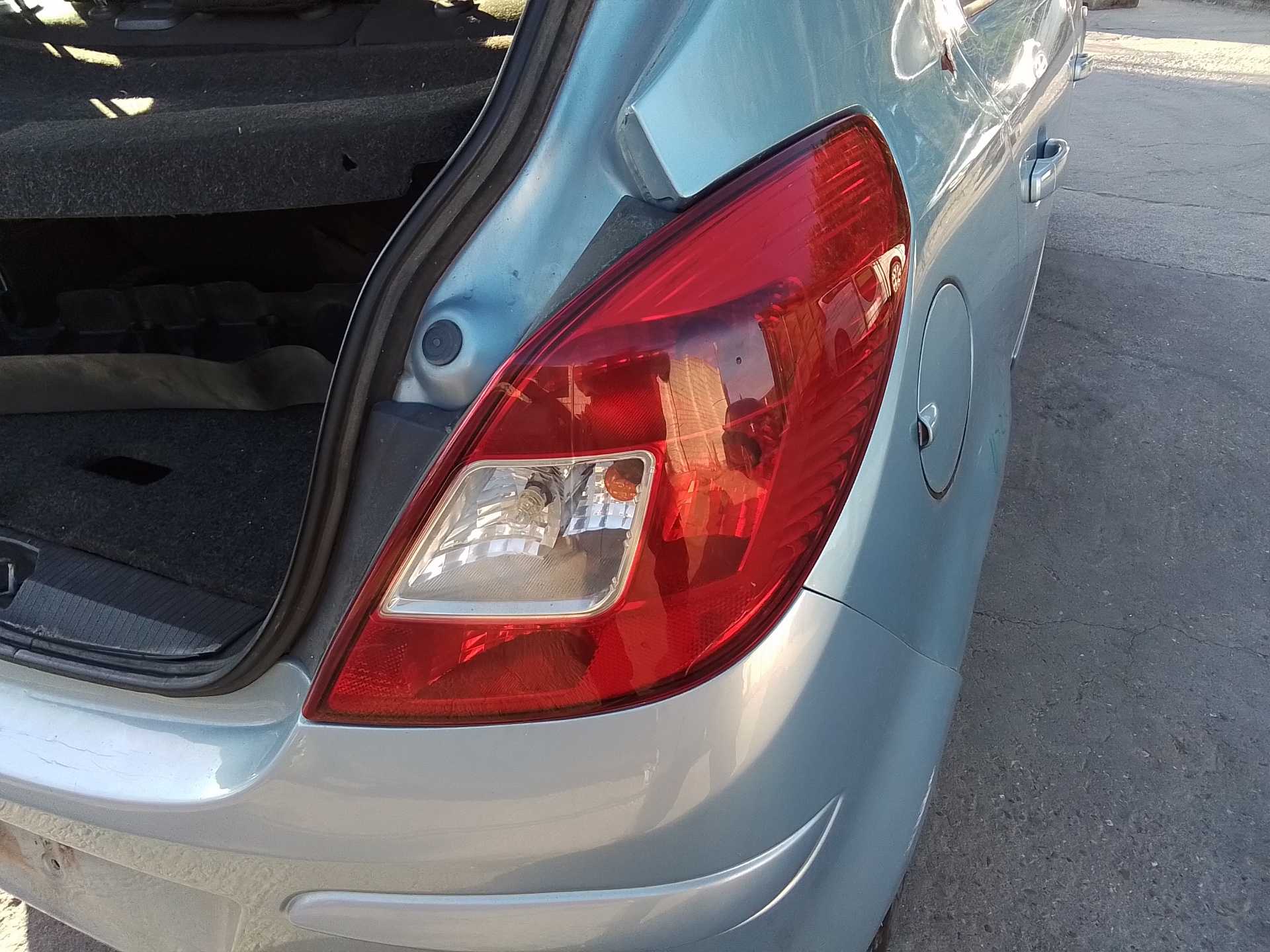 Recambio de piloto trasero derecho para opel corsa d cosmo referencia OEM IAM   