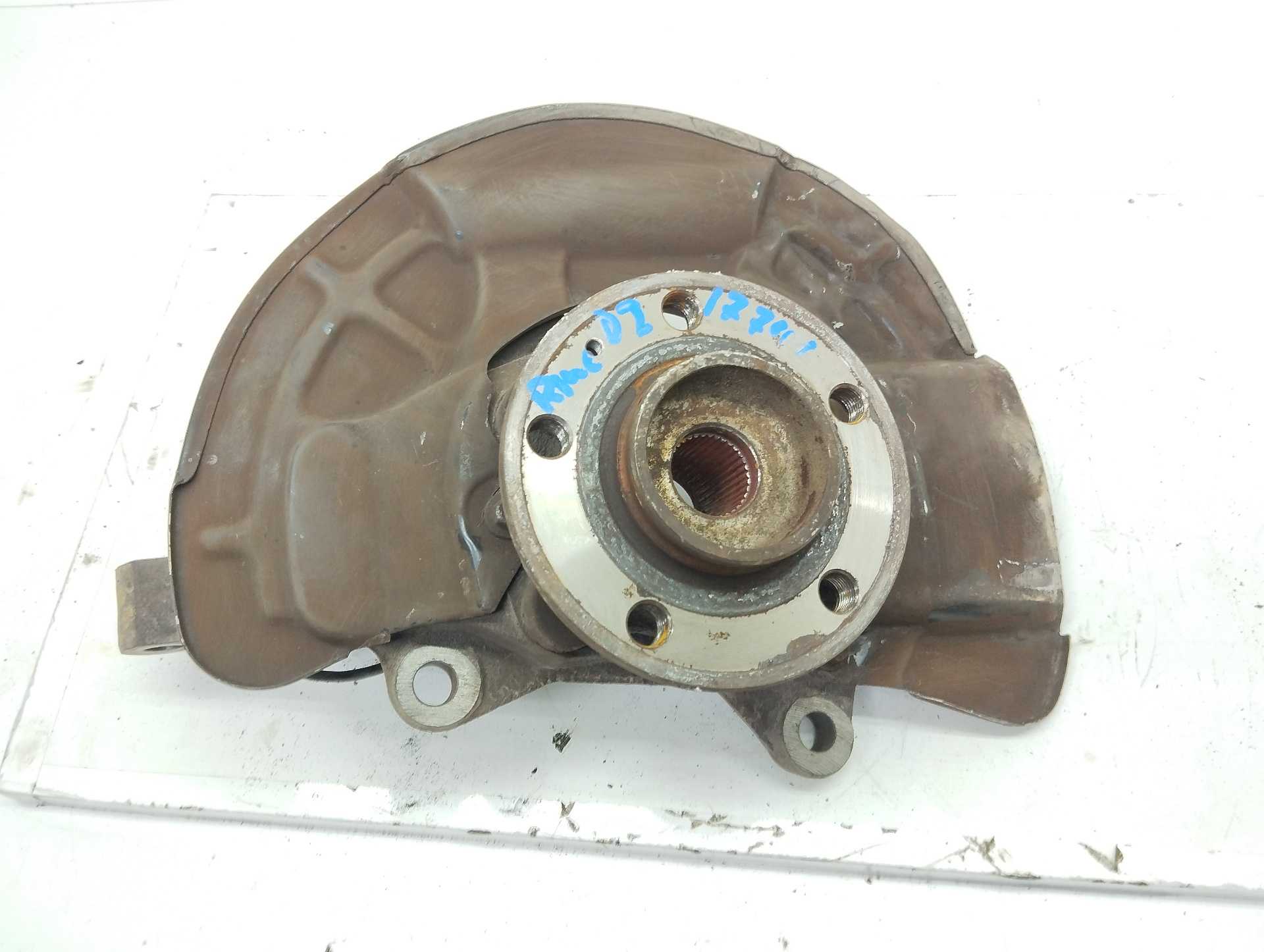 Recambio de mangueta delantera izquierda para volvo xc90 2.4 diesel cat referencia OEM IAM P30681806  