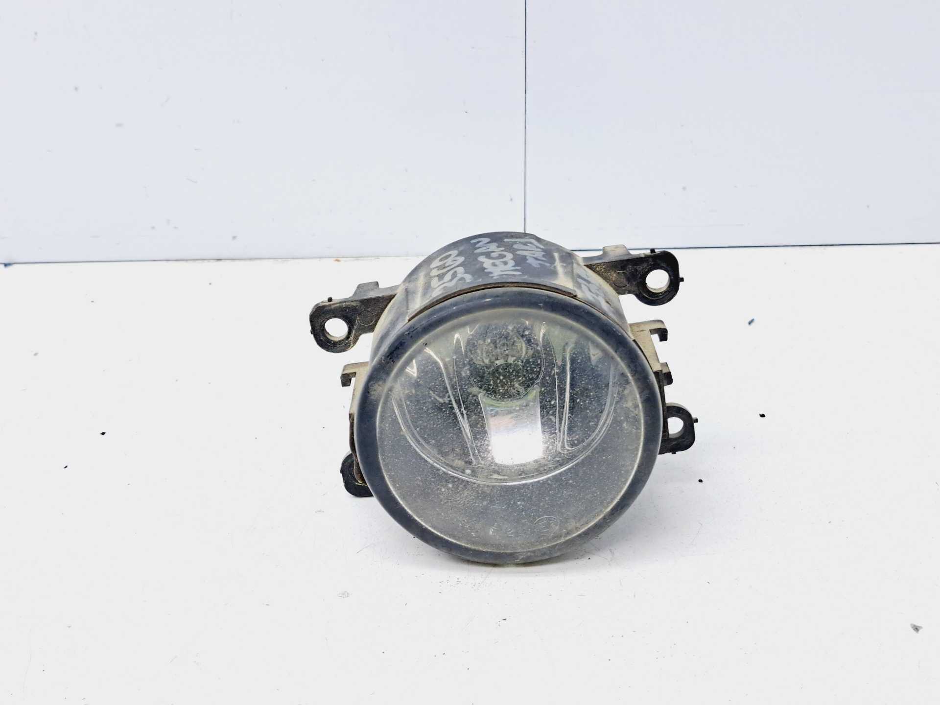 Recambio de faro antiniebla derecho para renault megane ii berlina 5p 1.5 dci diesel referencia OEM IAM 8200074008 VALEO 