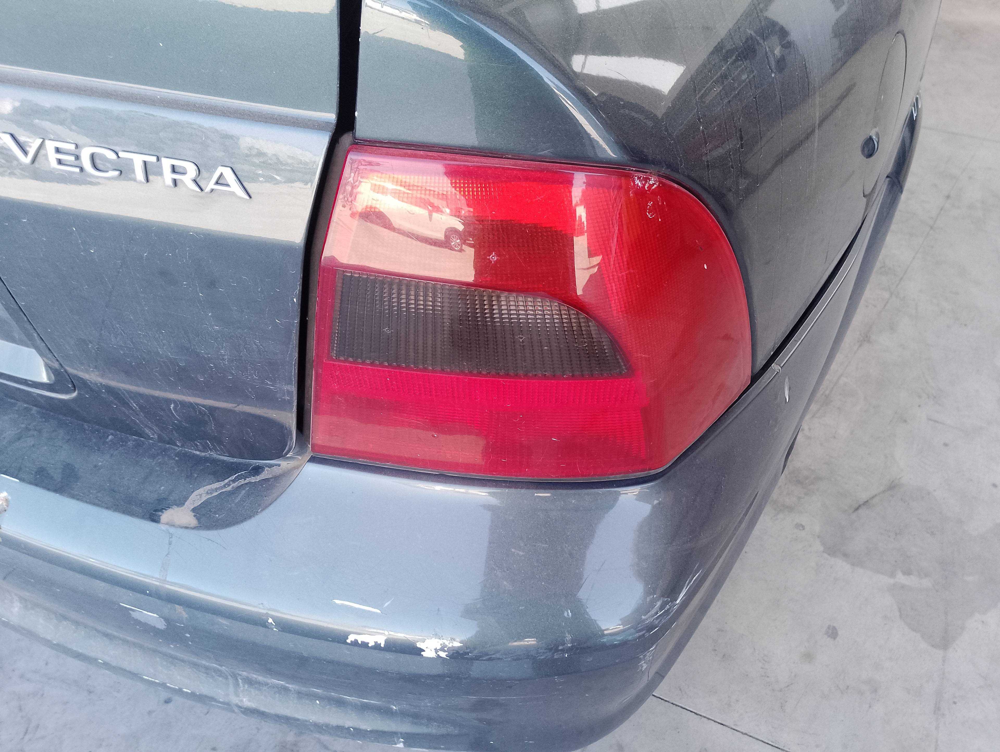 Recambio de piloto trasero derecho para opel vectra b berlina básico referencia OEM IAM   