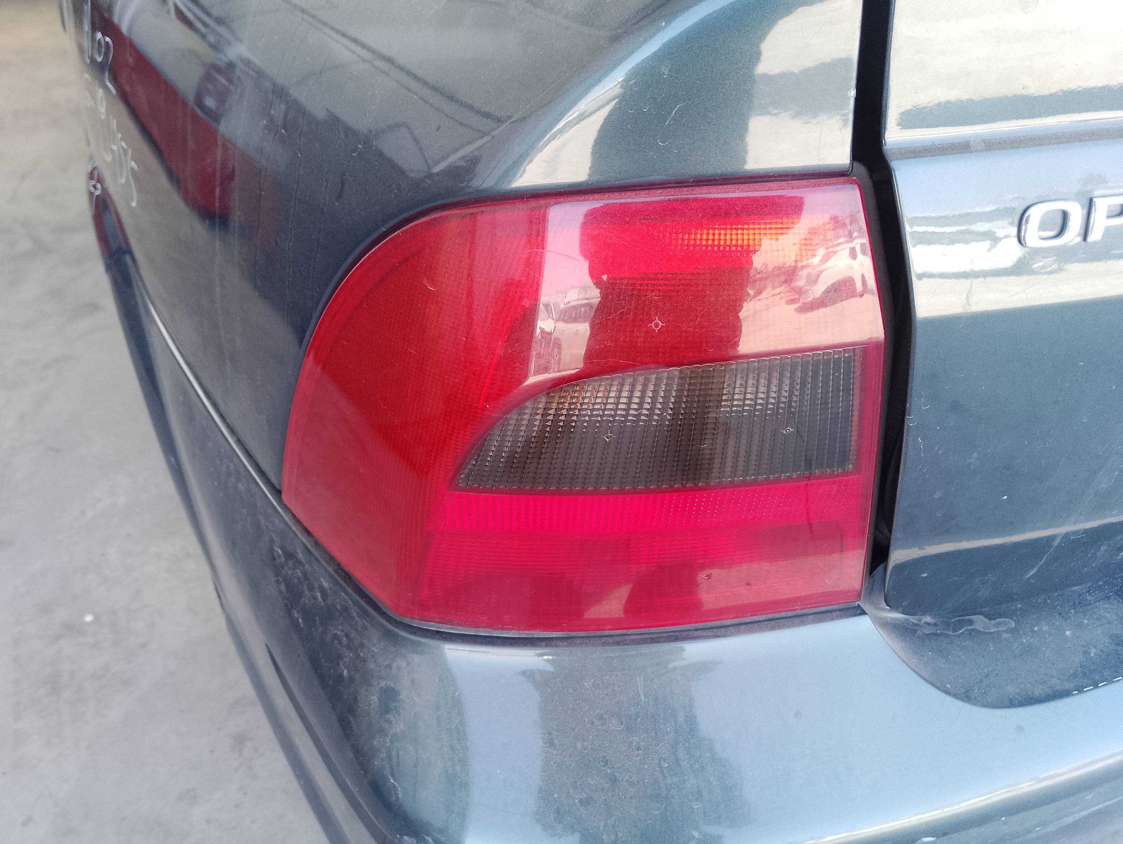 Recambio de piloto trasero izquierdo para opel vectra b berlina básico referencia OEM IAM   