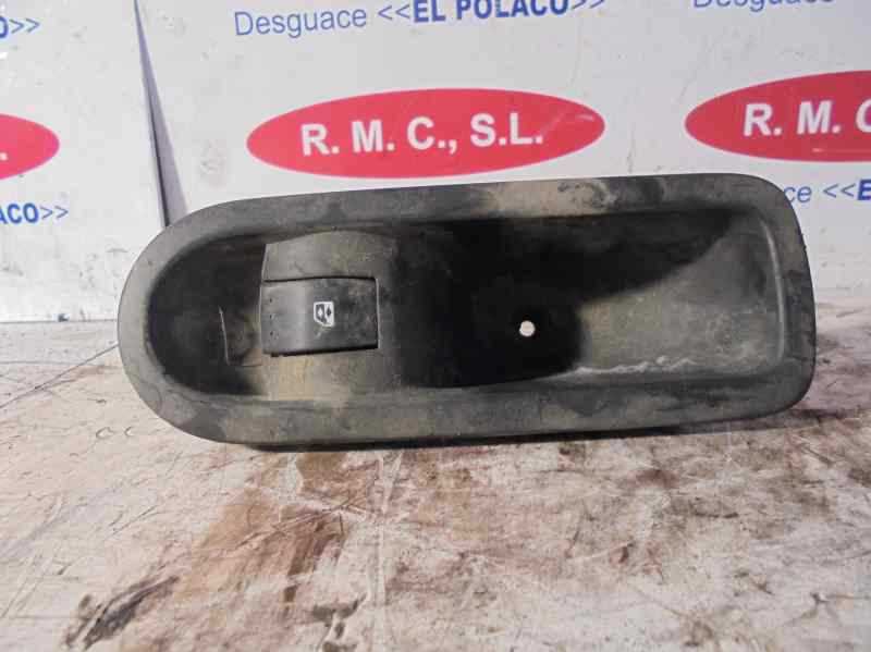 Recambio de mando elevalunas trasero izquierdo para renault megane ii berlina 5p 1.9 dci diesel referencia OEM IAM   