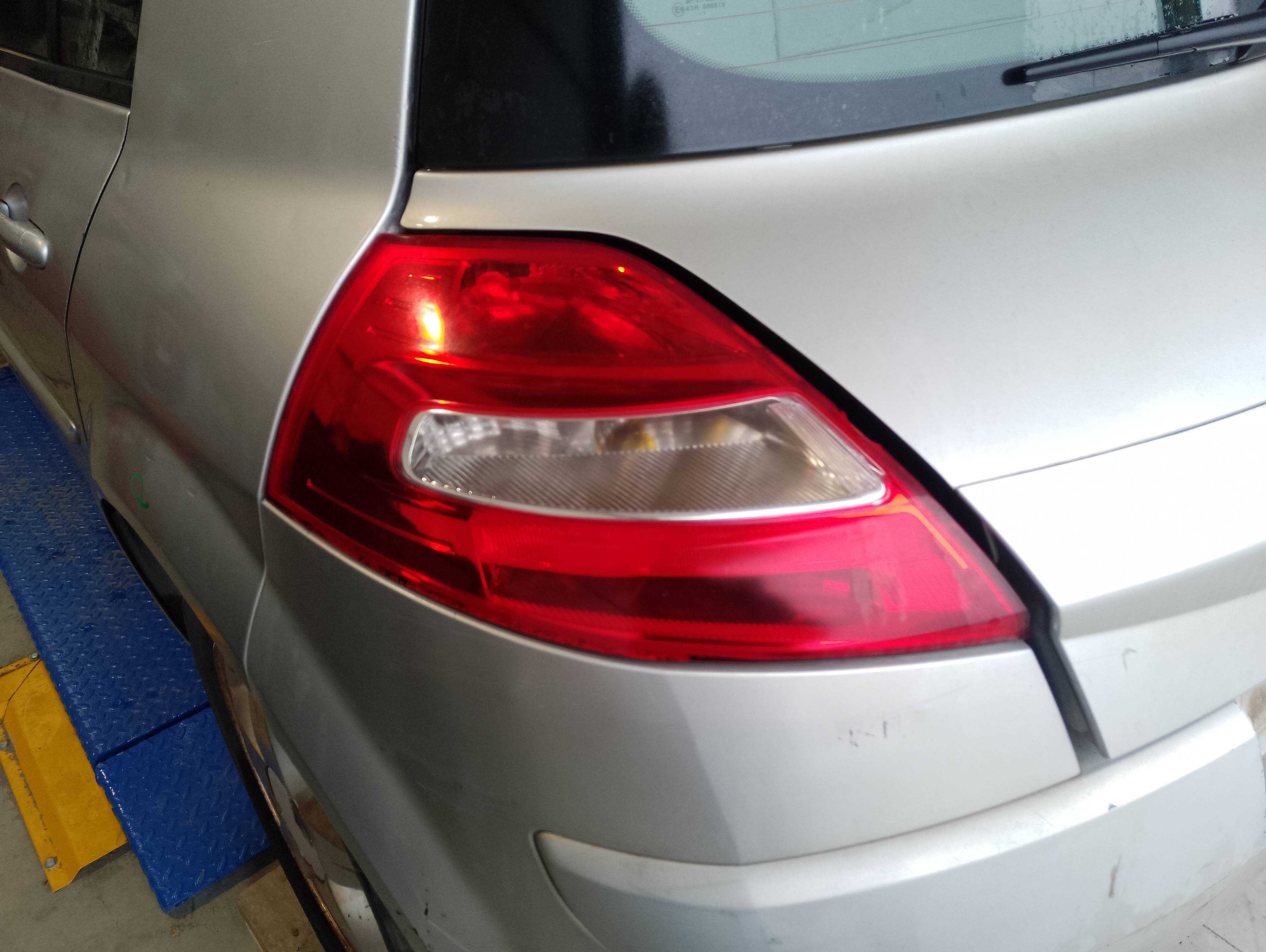 Recambio de piloto trasero izquierdo para renault megane ii classic berlina confort dynamique referencia OEM IAM   