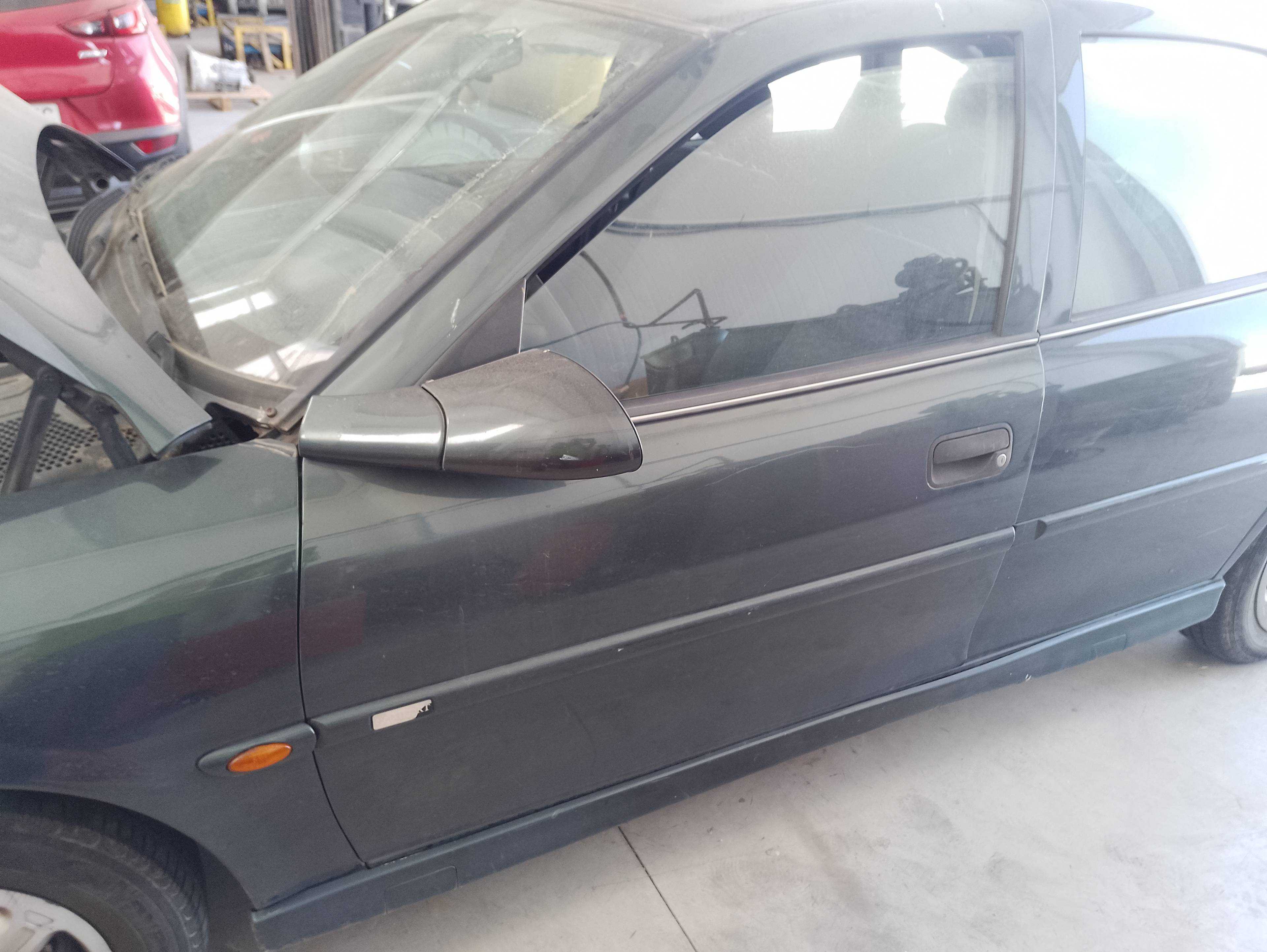 Recambio de puerta delantera izquierda para opel vectra b berlina básico referencia OEM IAM   