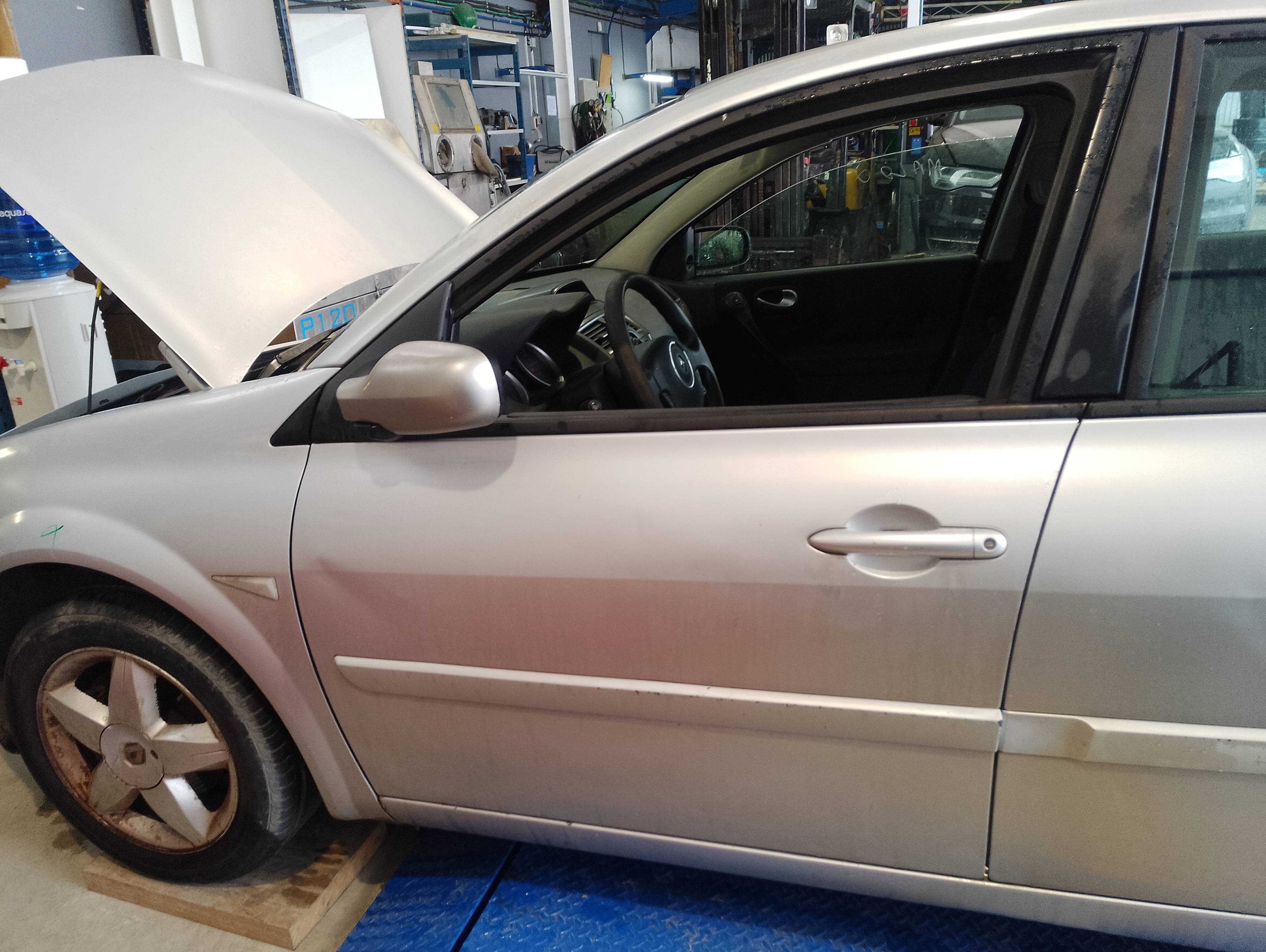 Recambio de puerta delantera izquierda para renault megane ii classic berlina confort dynamique referencia OEM IAM   
