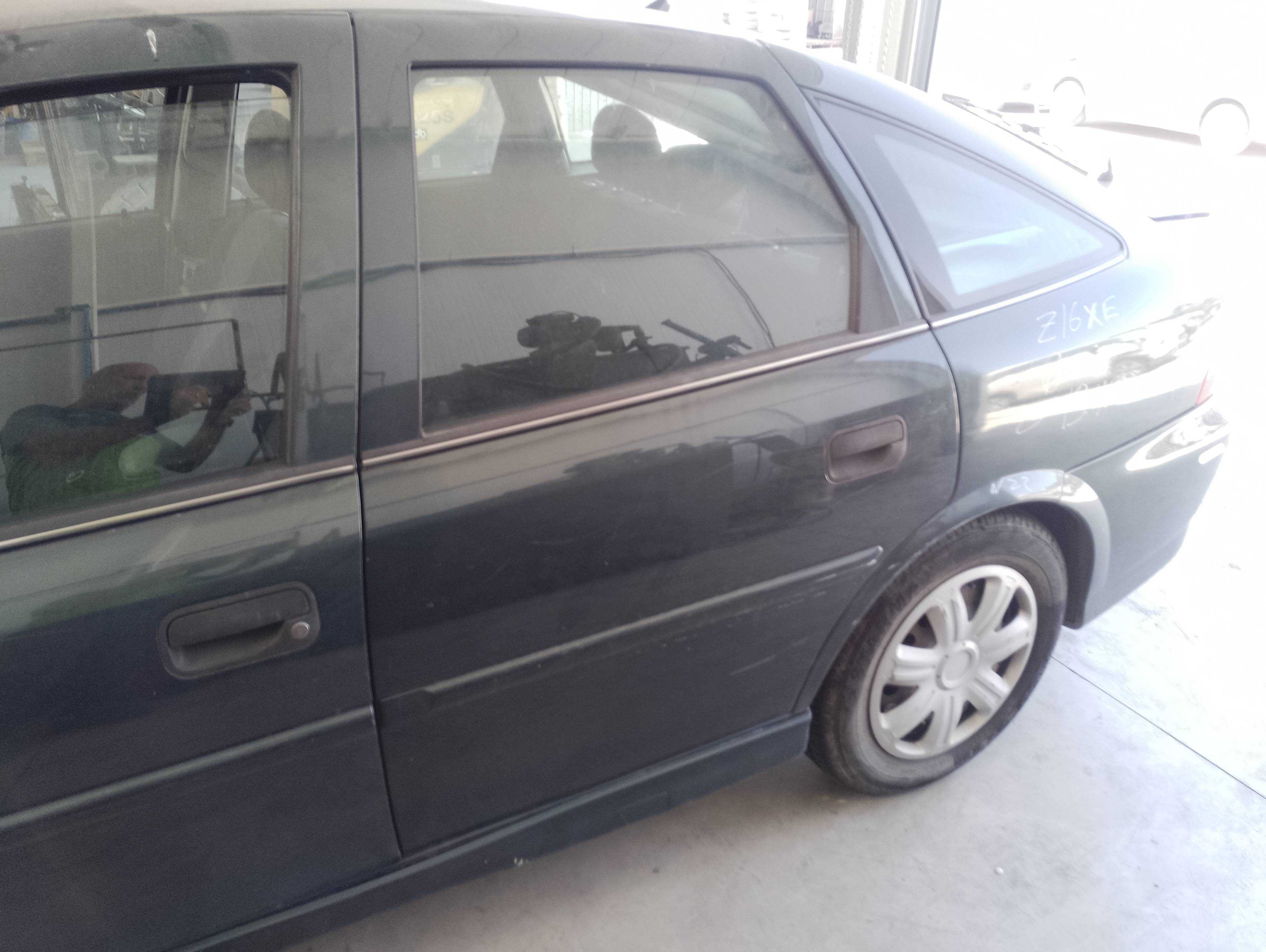 Recambio de puerta trasera izquierda para opel vectra b berlina básico referencia OEM IAM   