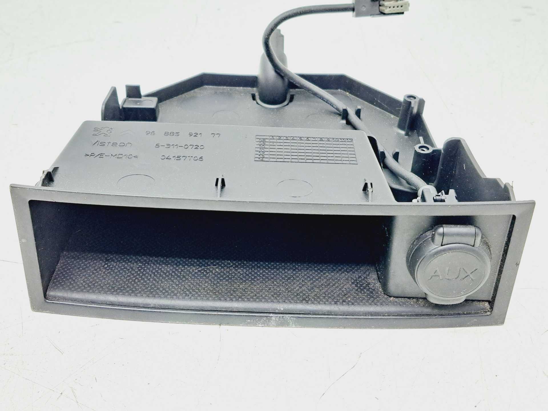 Recambio de moldura interior para citroën berlingo station wagon sx multispace referencia OEM IAM 9688592177  