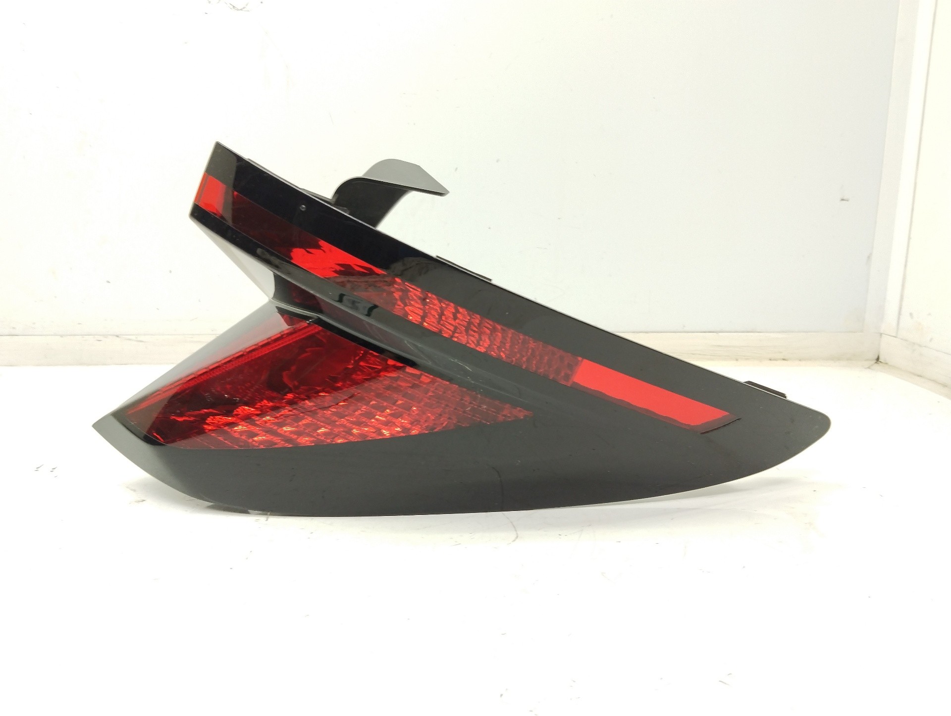 Recambio de piloto trasero derecho para hyundai tucson (nx) klass 2wd referencia OEM IAM 92402N7000  