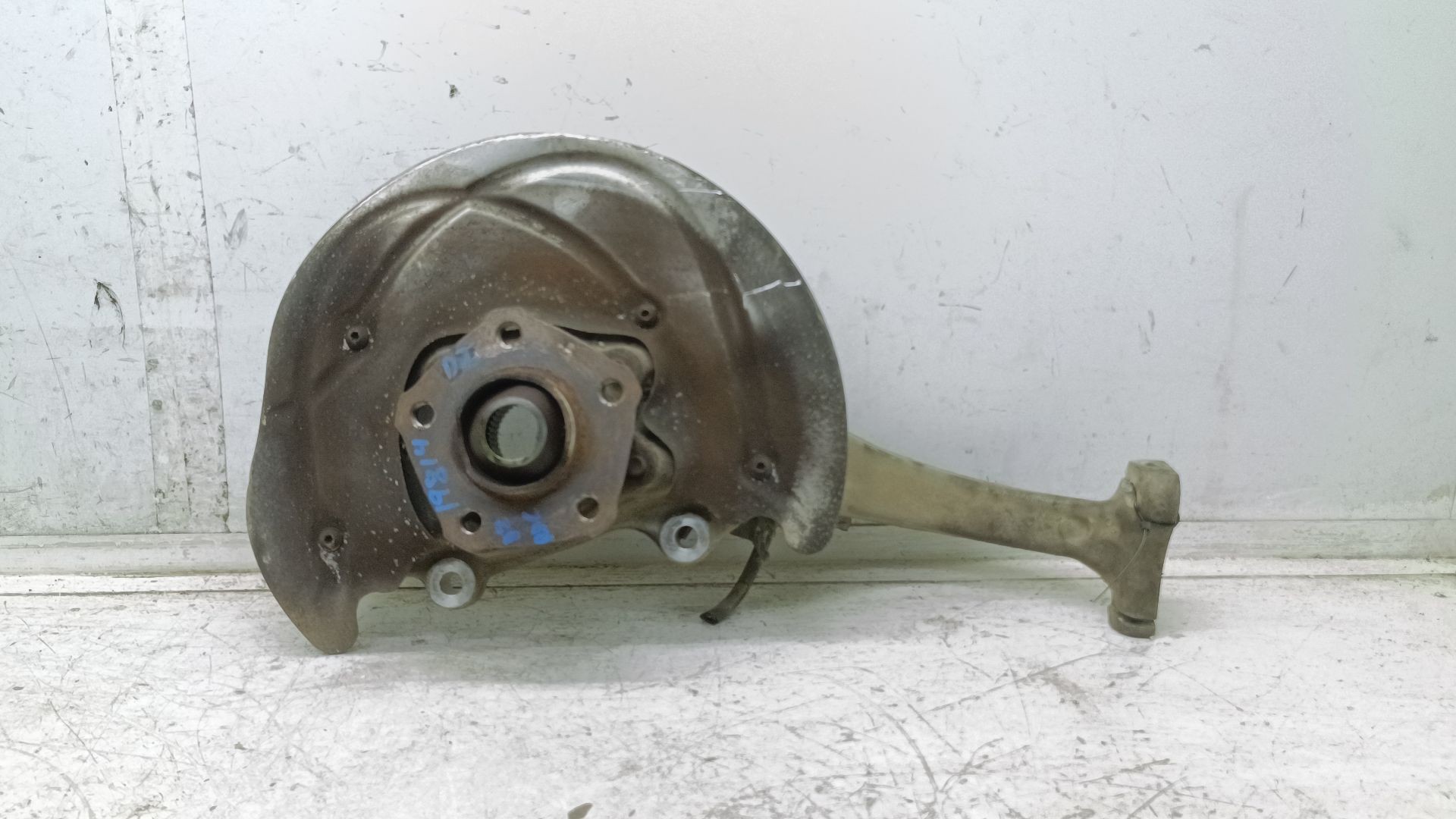 Recambio de mangueta delantera izquierda para audi a4 berlina (8w2) básico referencia OEM IAM 8W0407241F  