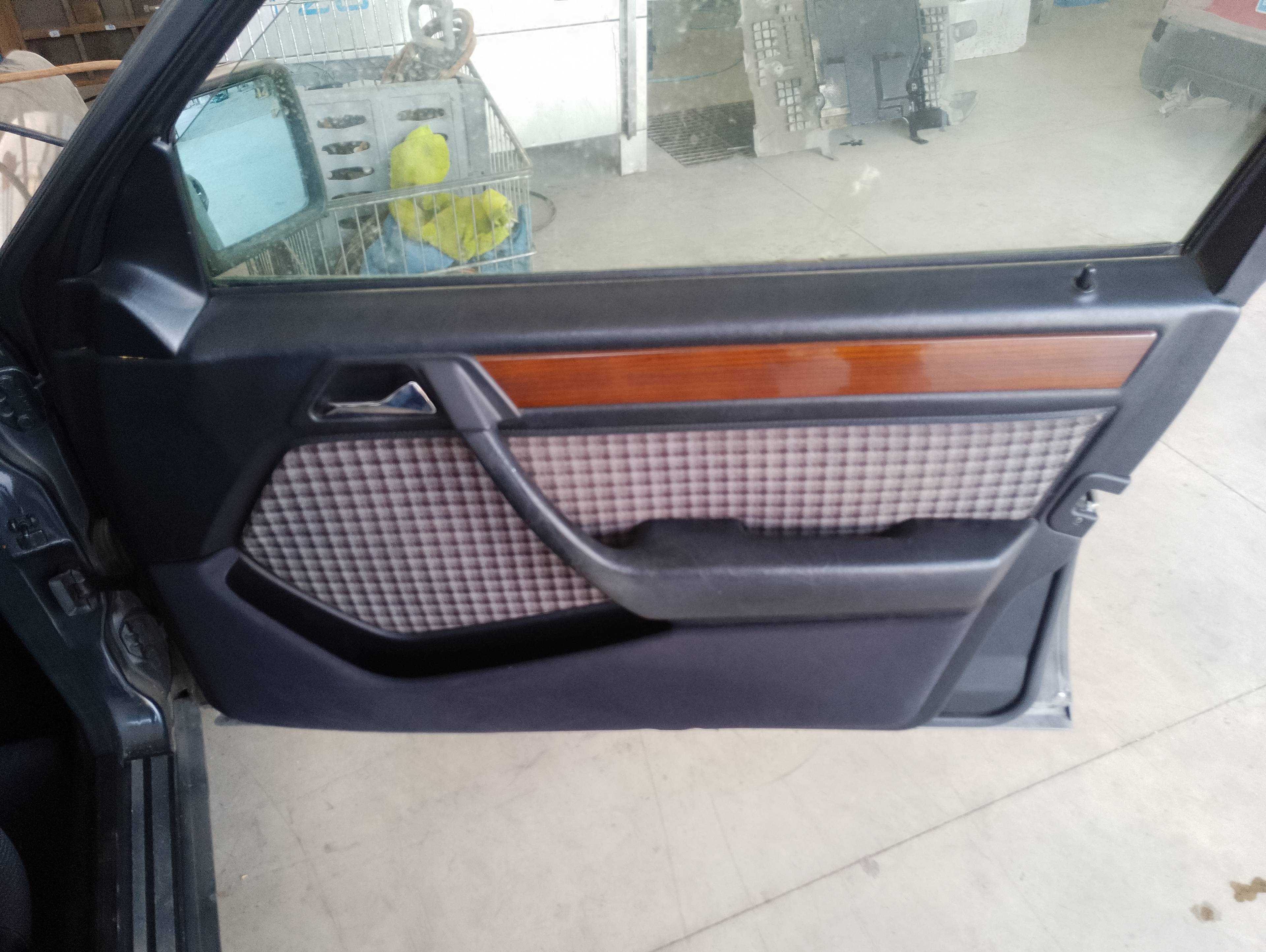 Recambio de guarnecido puerta delantera derecha para mercedes-benz clase e (w124) berlina d 300 (124.130) referencia OEM IAM   