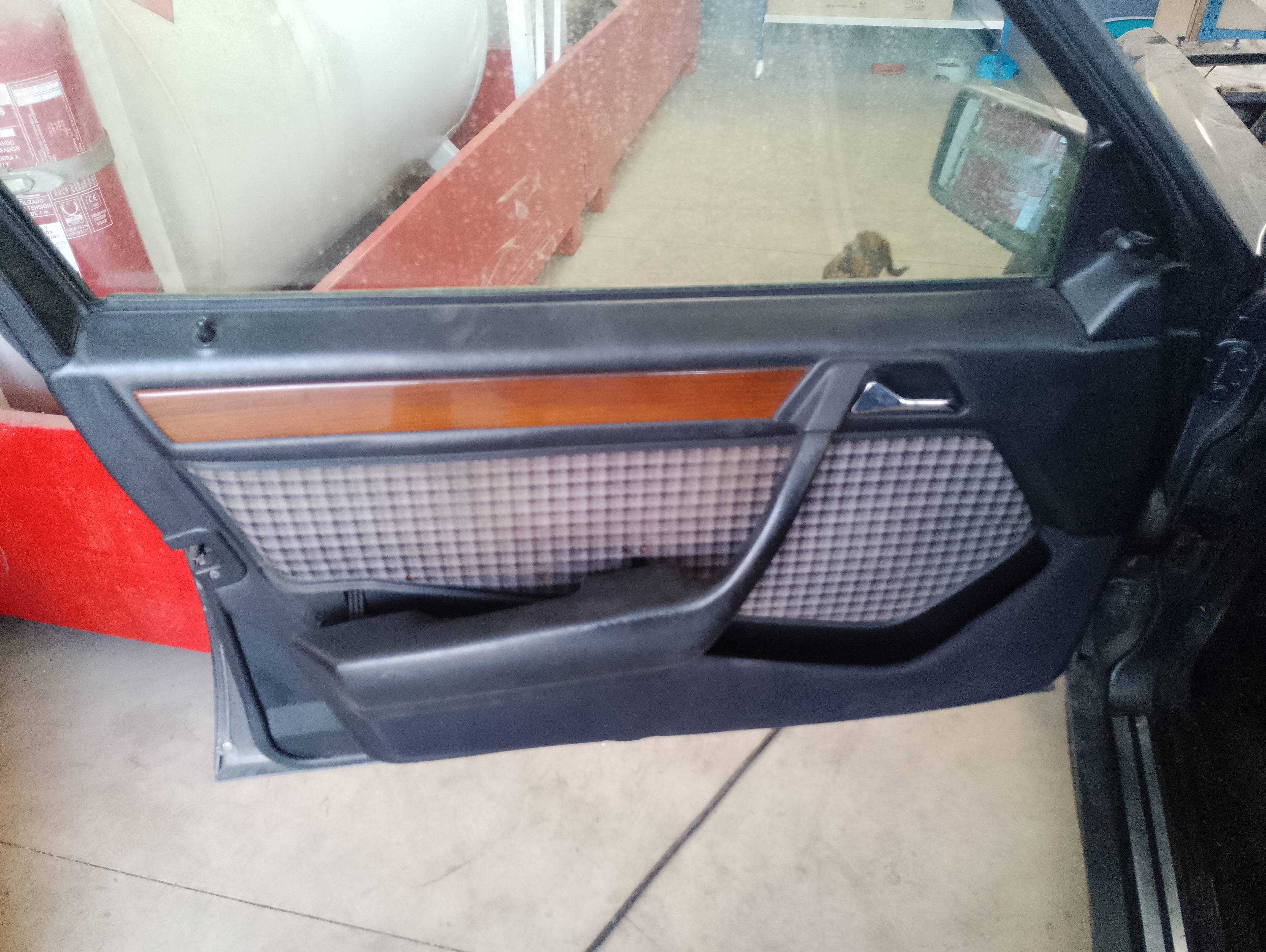 Recambio de guarnecido puerta delantera izquierda para mercedes-benz clase e (w124) berlina d 300 (124.130) referencia OEM IAM  