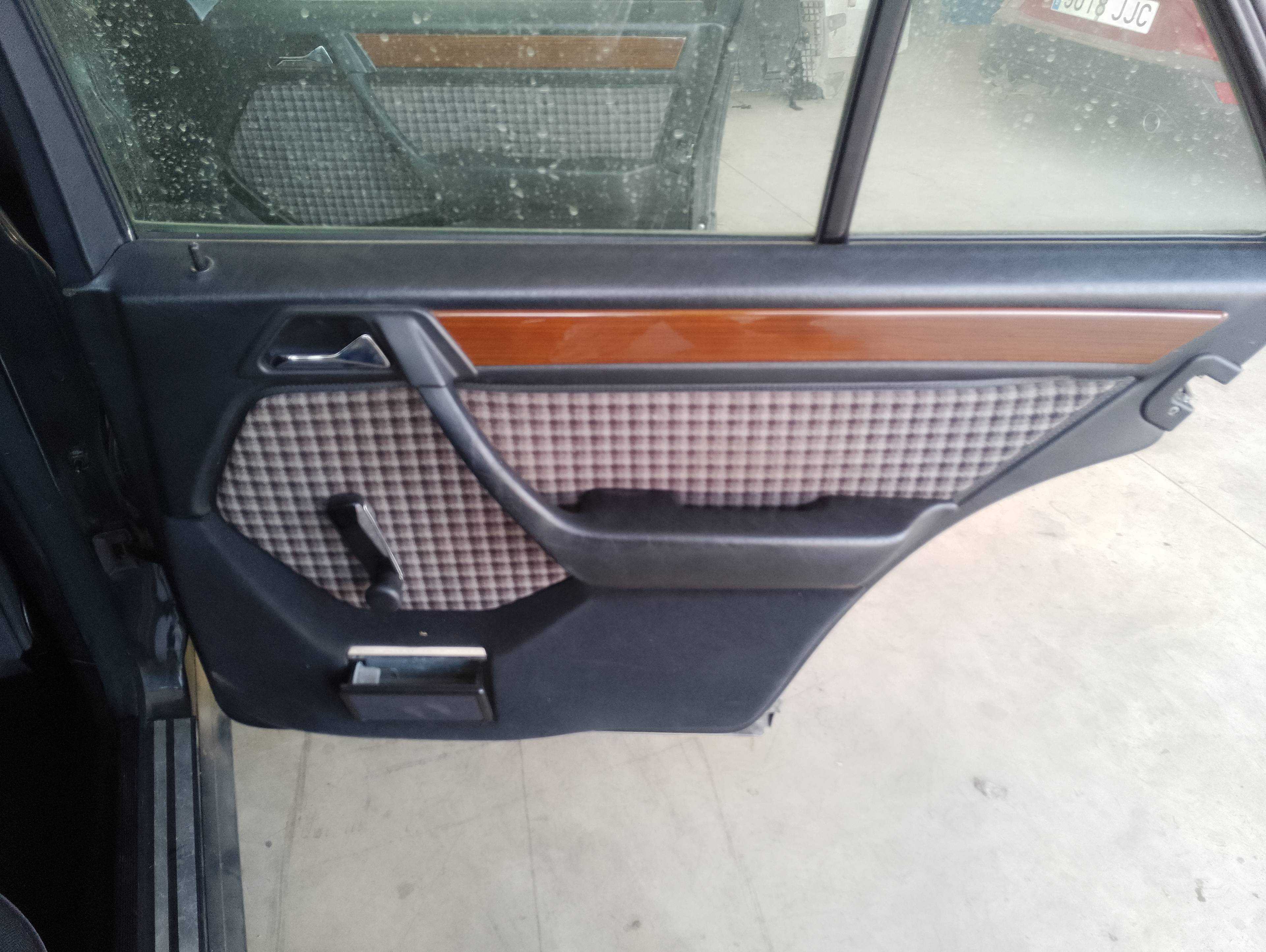 Recambio de guarnecido puerta trasera derecha para mercedes-benz clase e (w124) berlina d 300 (124.130) referencia OEM IAM   