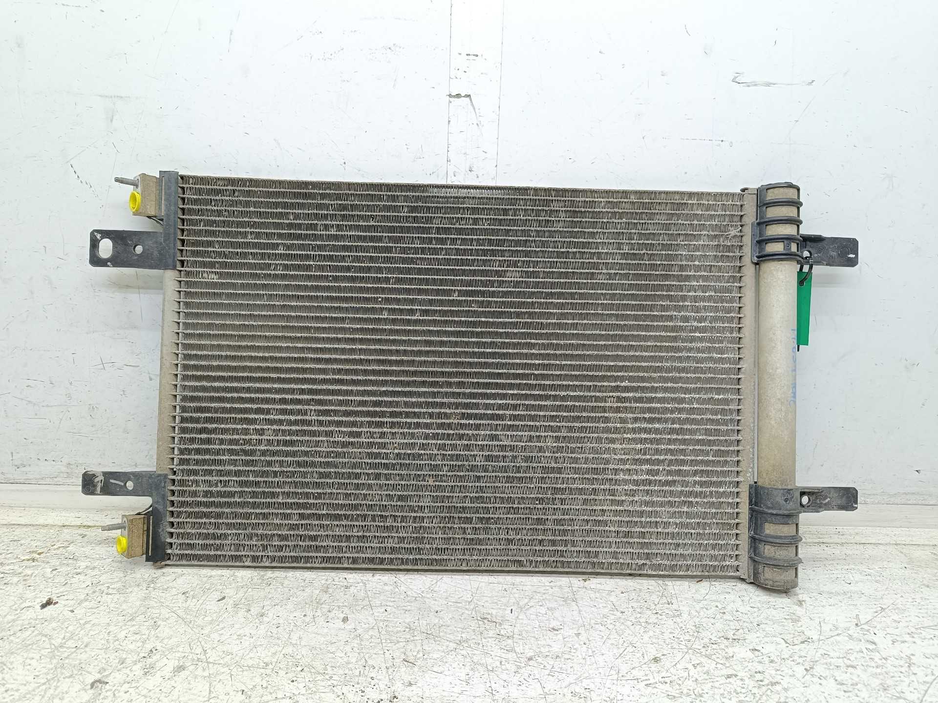 Recambio de condensador / radiador aire acondicionado para opel vivaro furgón l express referencia OEM IAM 9816746580B  