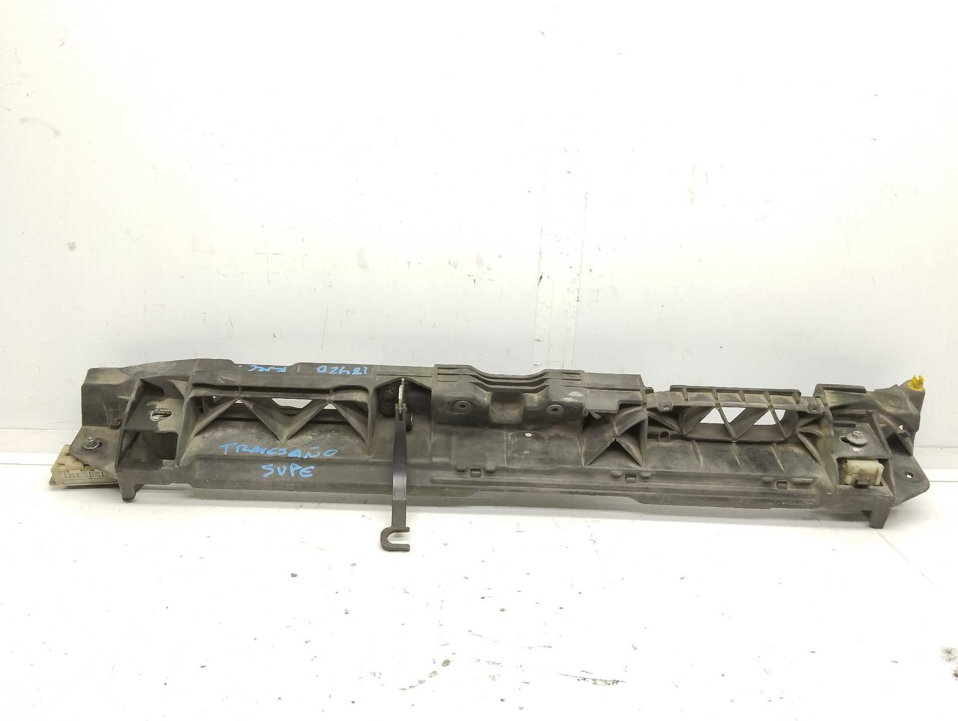 Recambio de travesaño superior para peugeot 308 sw access referencia OEM IAM 9816603980  