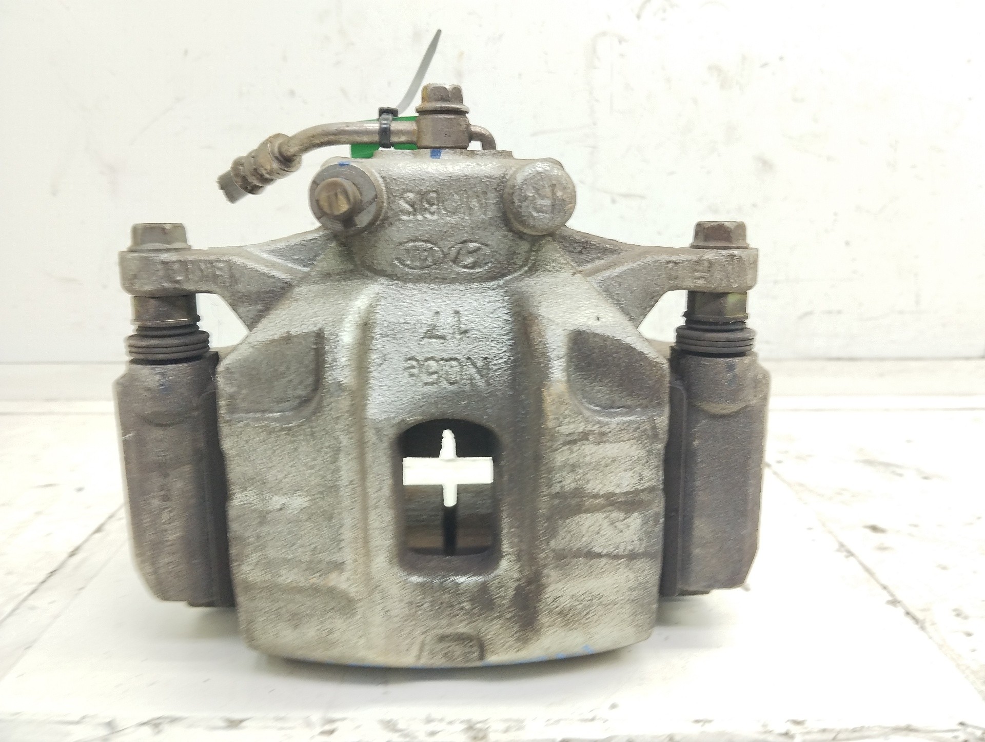 Recambio de pinza de freno delantera derecha para hyundai tucson (nx) klass 2wd referencia OEM IAM  58190N7A10 58130R2100