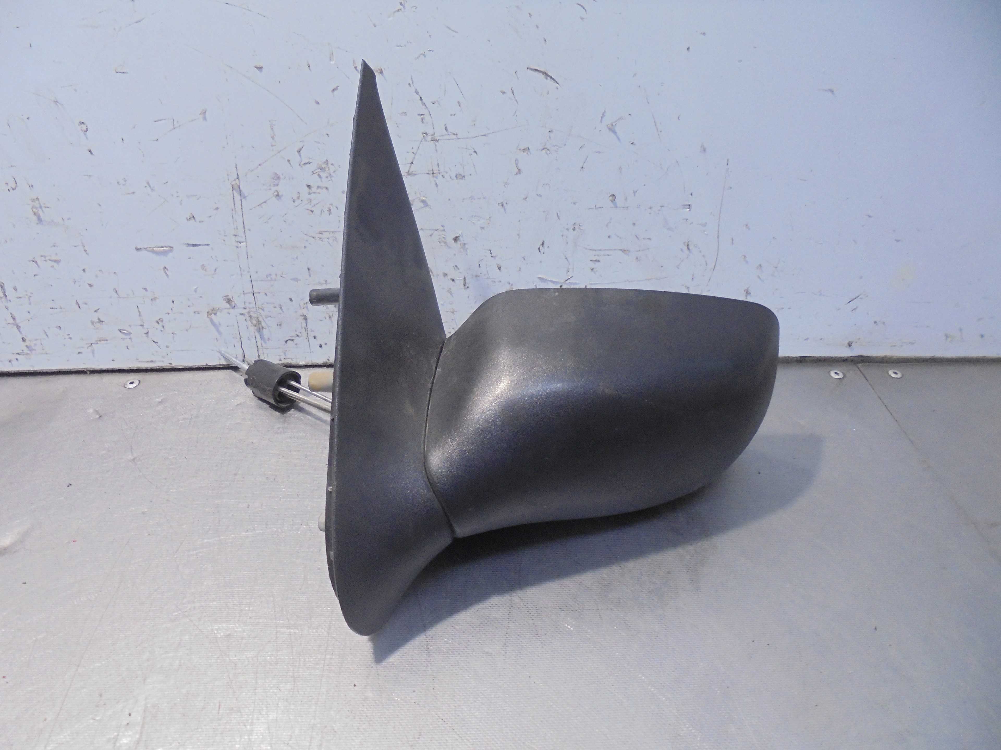 Recambio de retrovisor izquierdo para ford fiesta berlina (dx) ambiente referencia OEM IAM 3004505 MANUAL 5 PUERTAS 