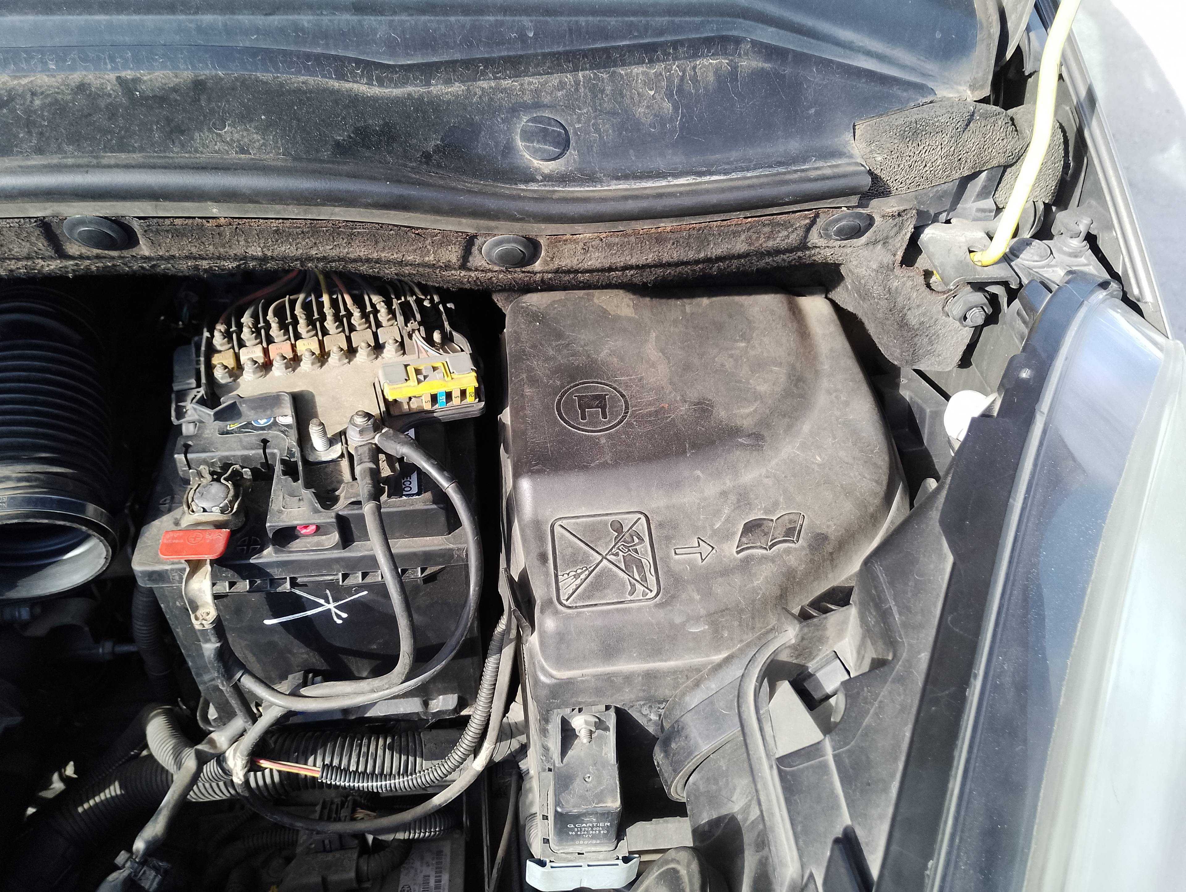 Recambio de caja reles / fusibles para citroën c4 grand picasso avatar referencia OEM IAM   