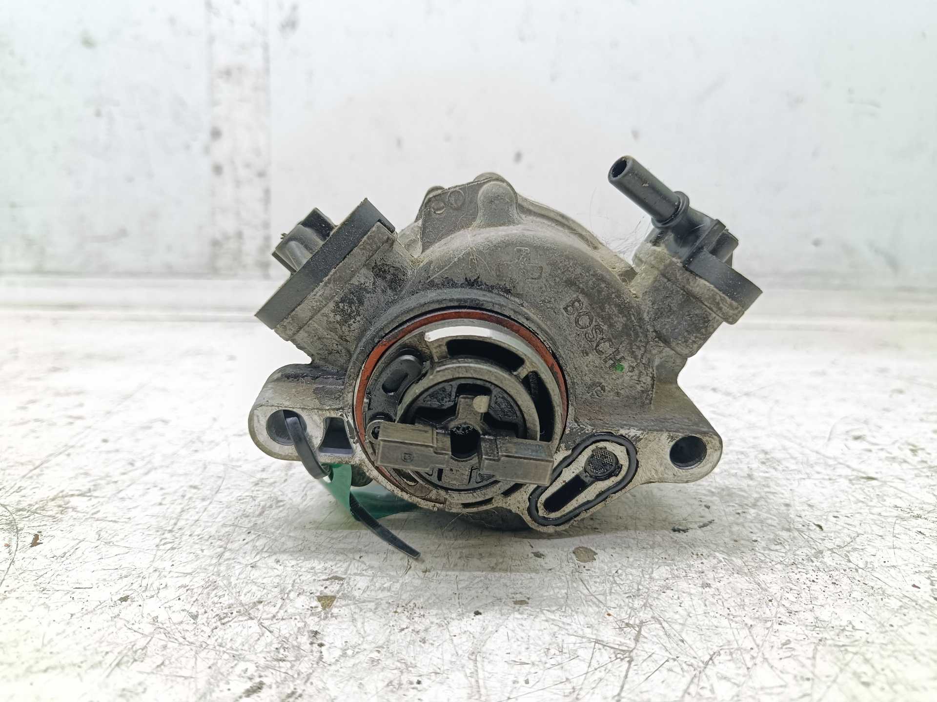 Recambio de depresor freno / bomba vacio para opel vivaro furgón l express referencia OEM IAM 9804021880  