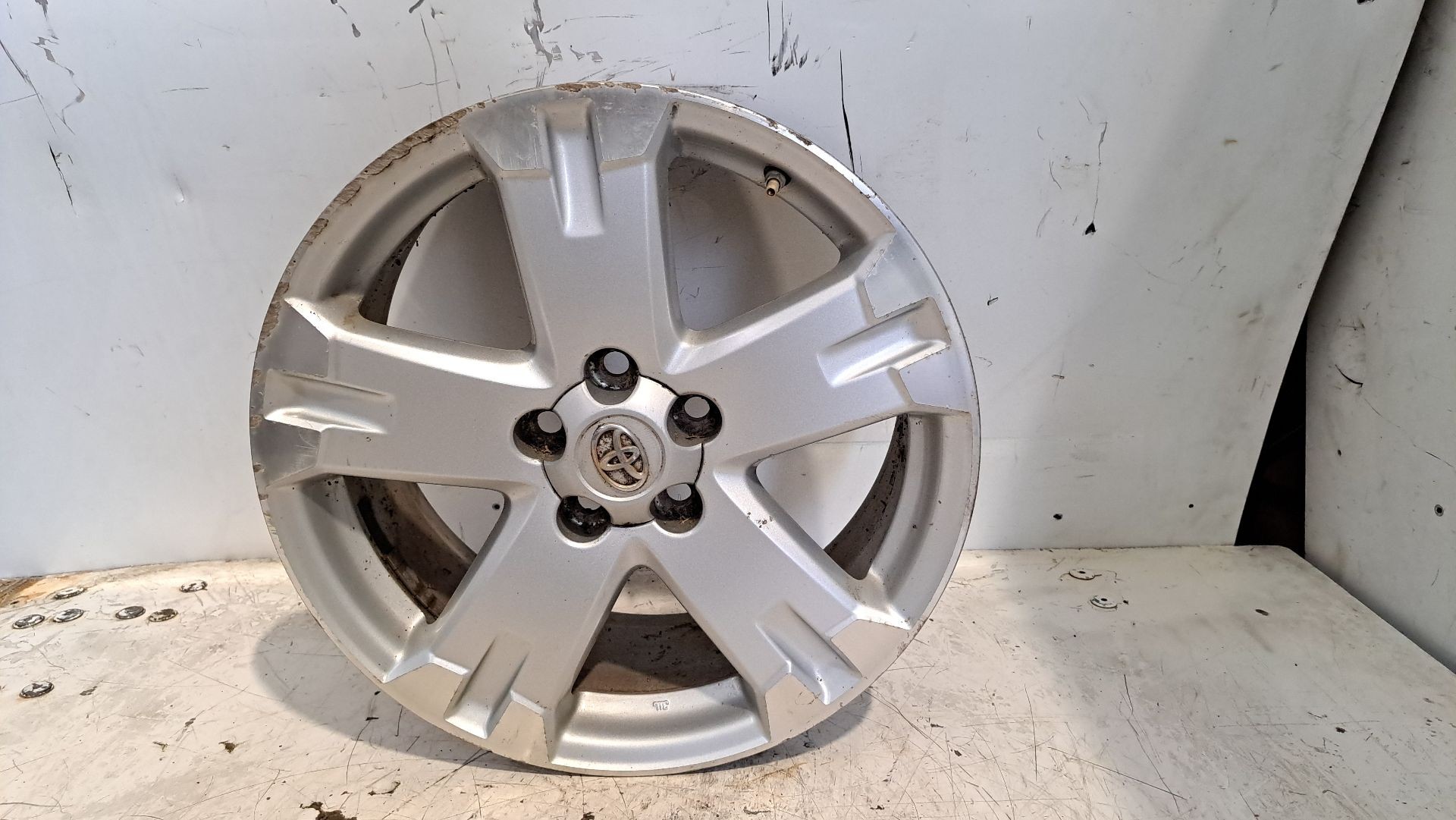 Recambio de llanta para toyota rav 4 (a3) executive referencia OEM IAM r18  