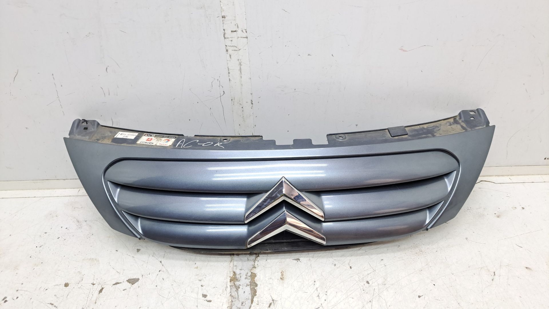 Recambio de rejilla delantera para citroën c3 1.4 hdi audace referencia OEM IAM 9653053777 9680094177 
