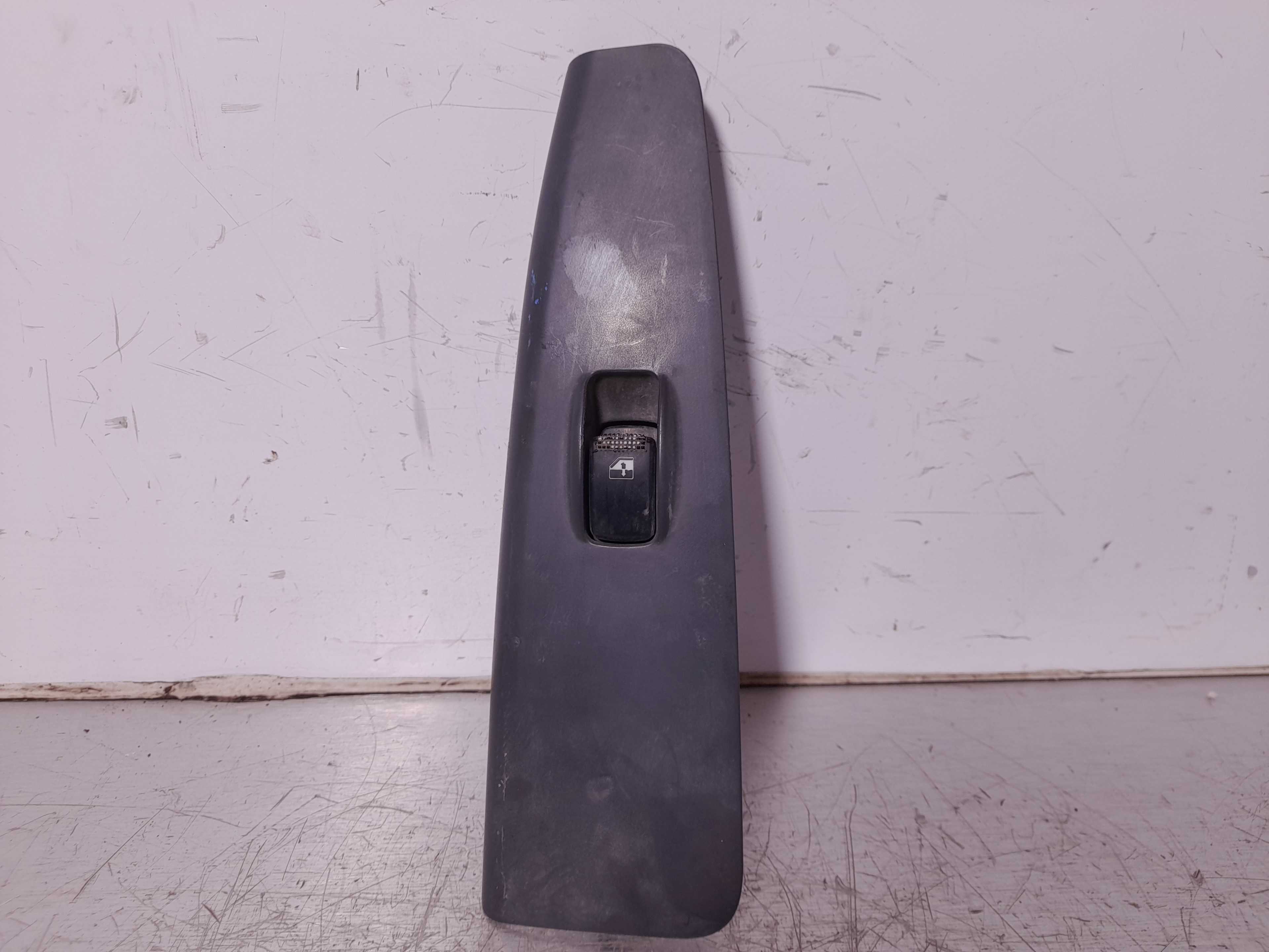 Recambio de mando elevalunas delantero derecho para kia cerato 2.0 ex familiar (5-ptas.) referencia OEM IAM   
