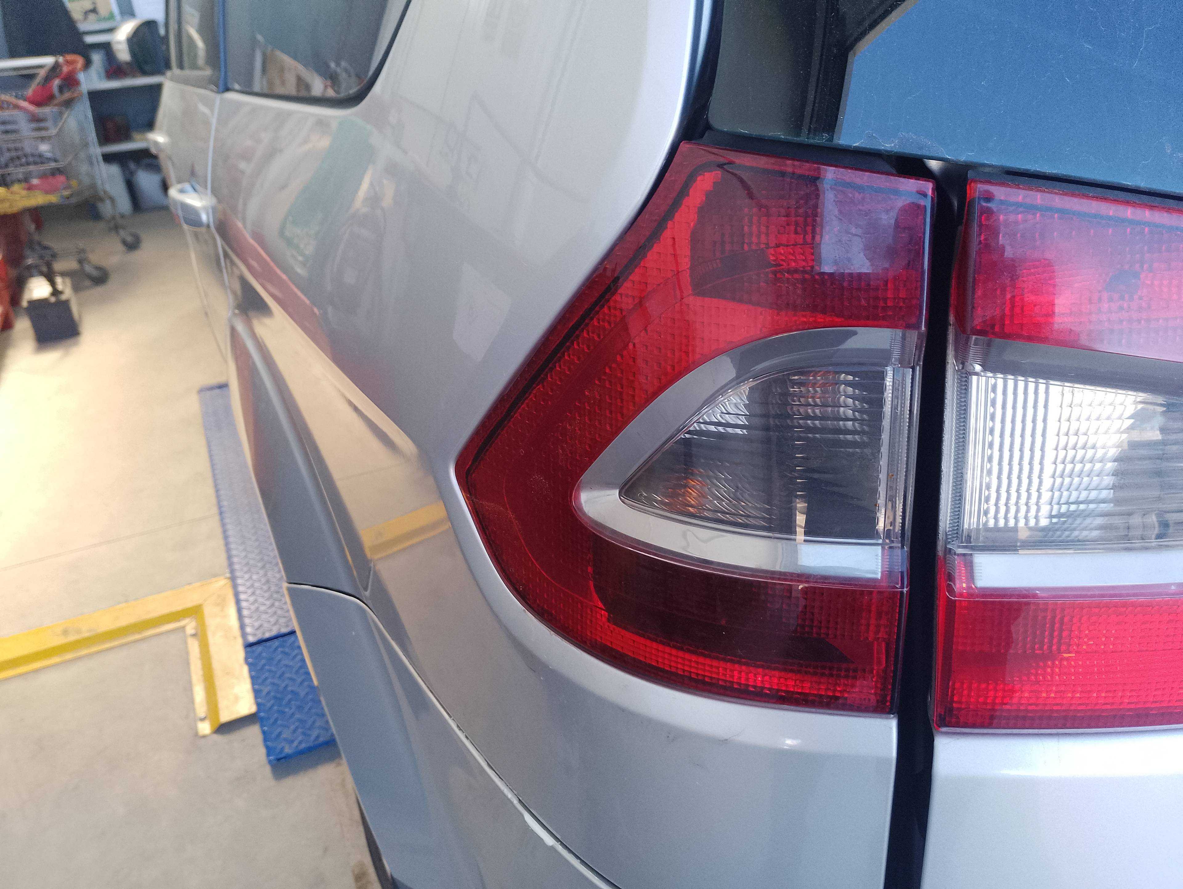 Recambio de piloto trasero izquierdo para ford galaxy (ca1) trend referencia OEM IAM   
