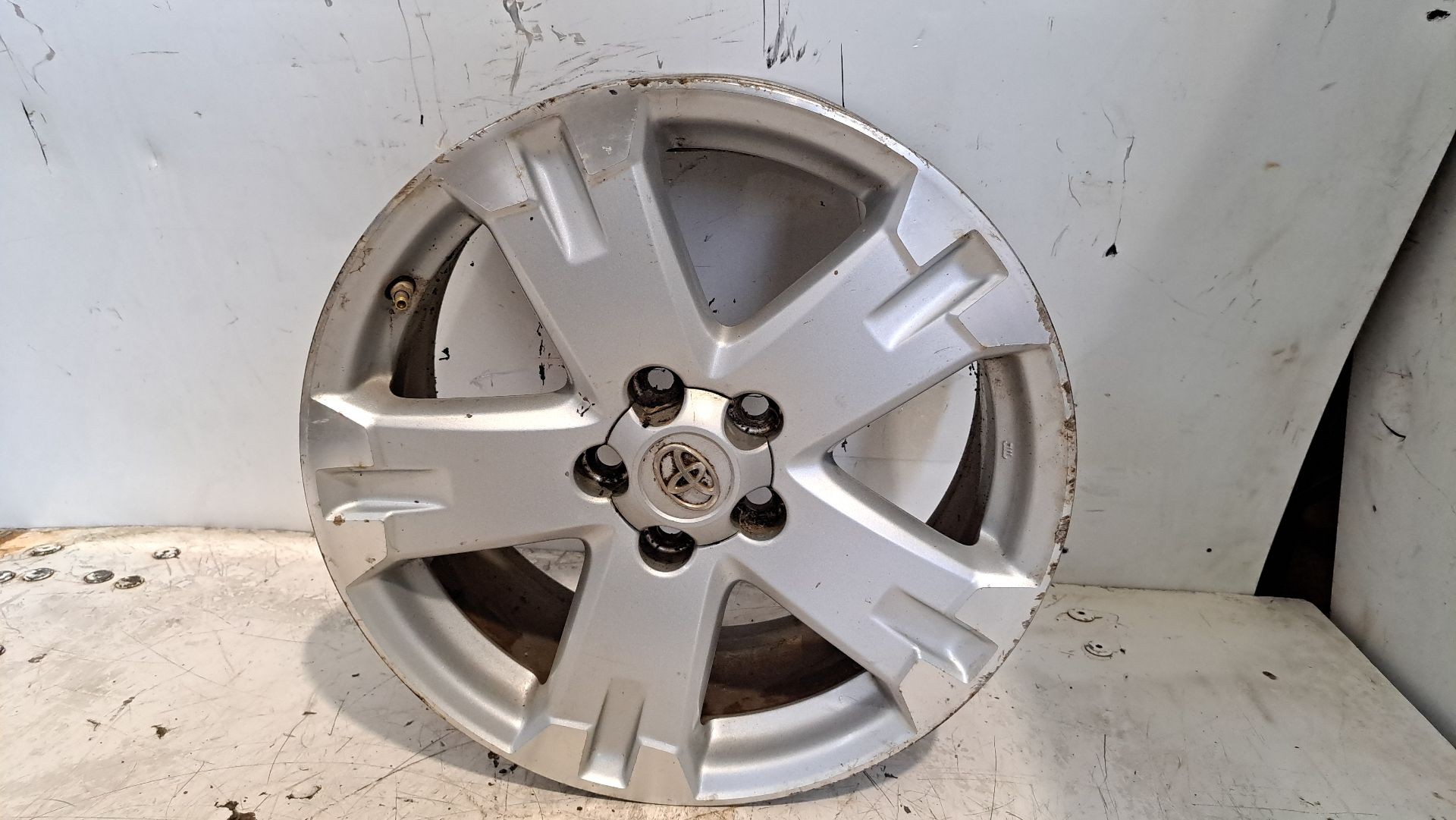 Recambio de llanta para toyota rav 4 (a3) executive referencia OEM IAM r18  