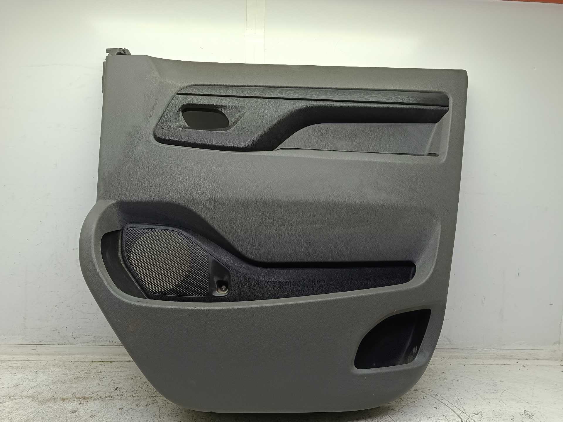 Recambio de guarnecido puerta delantera derecha para opel vivaro furgón l express referencia OEM IAM 156121401  