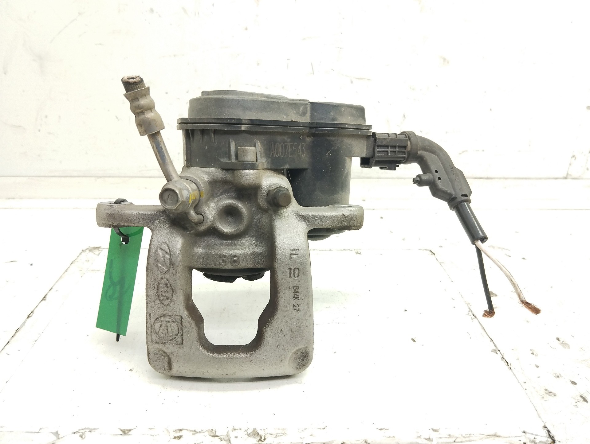 Recambio de pinza de freno trasera derecha para hyundai tucson (nx) klass 2wd referencia OEM IAM  58311N7A20 58230N7600