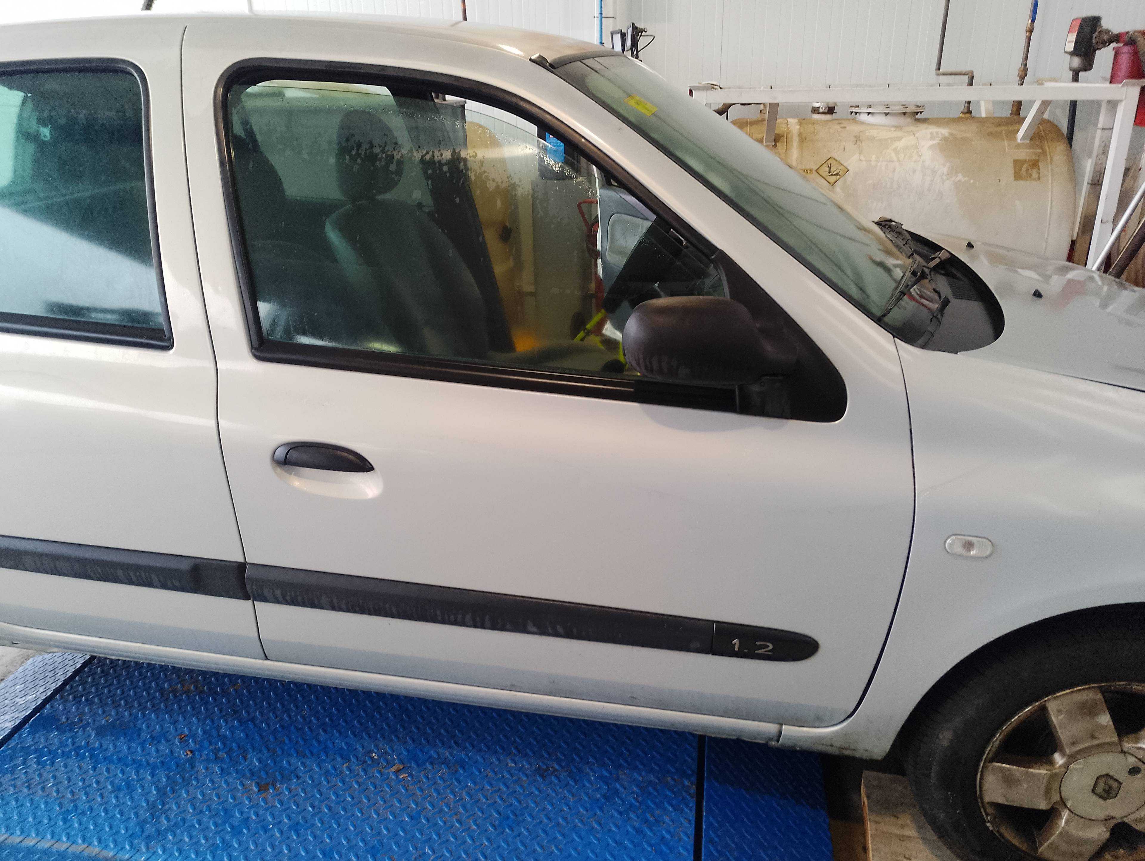 Recambio de puerta delantera derecha para renault clio ii fase ii (b/cb0) authentique referencia OEM IAM   