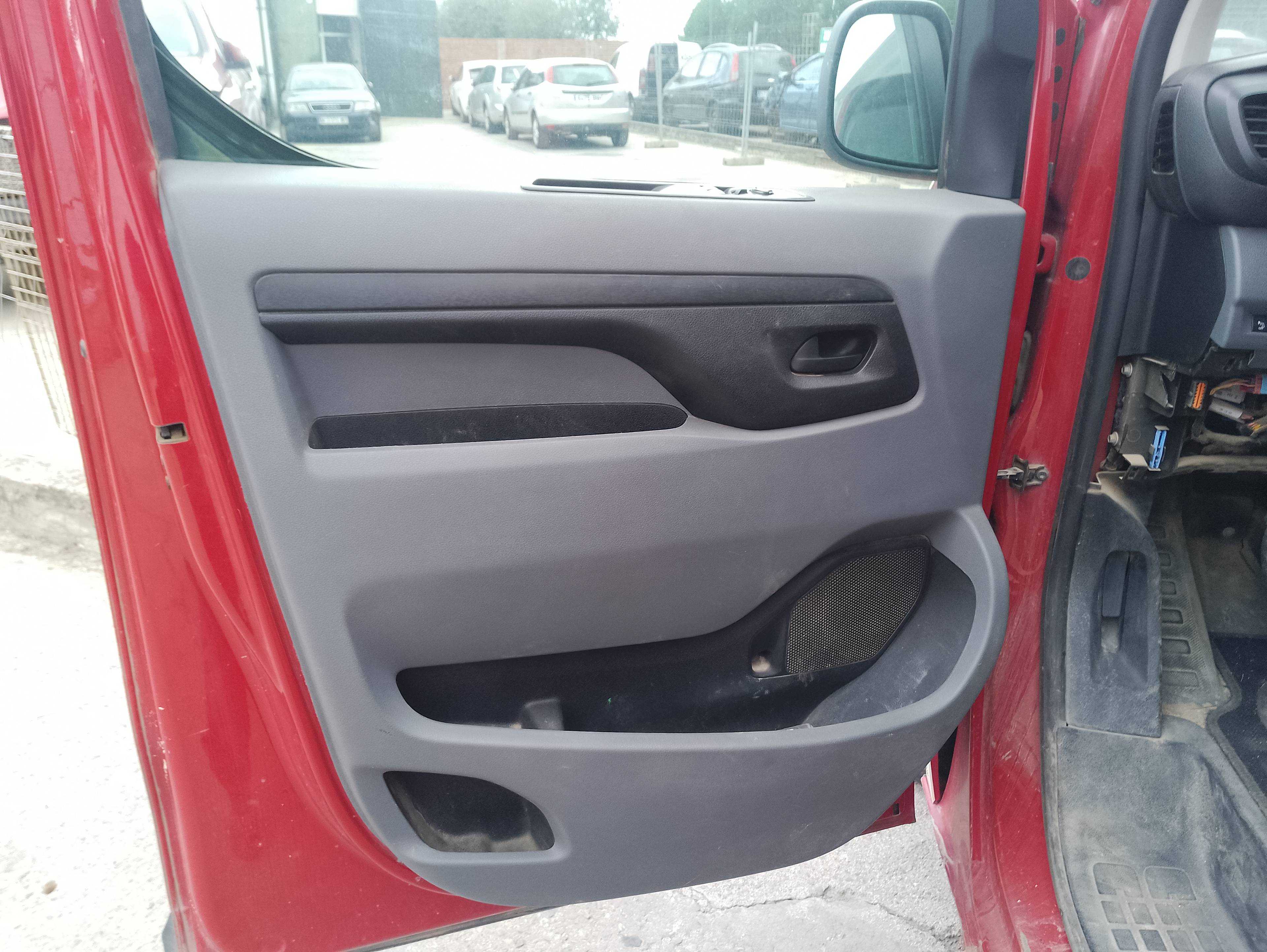 Recambio de guarnecido puerta delantera izquierda para opel vivaro furgón l express referencia OEM IAM 156121402  