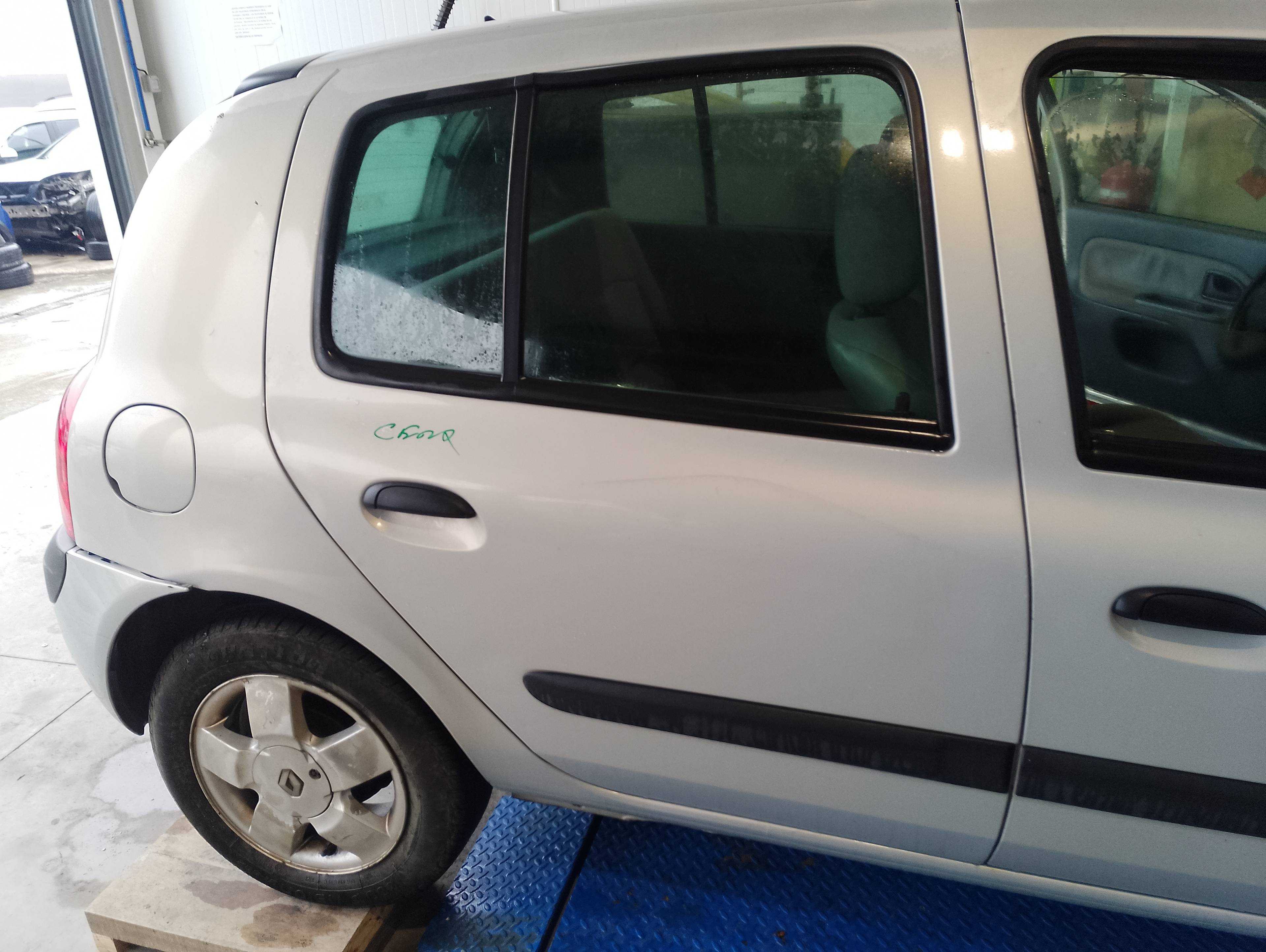 Recambio de puerta trasera derecha para renault clio ii fase ii (b/cb0) authentique referencia OEM IAM   