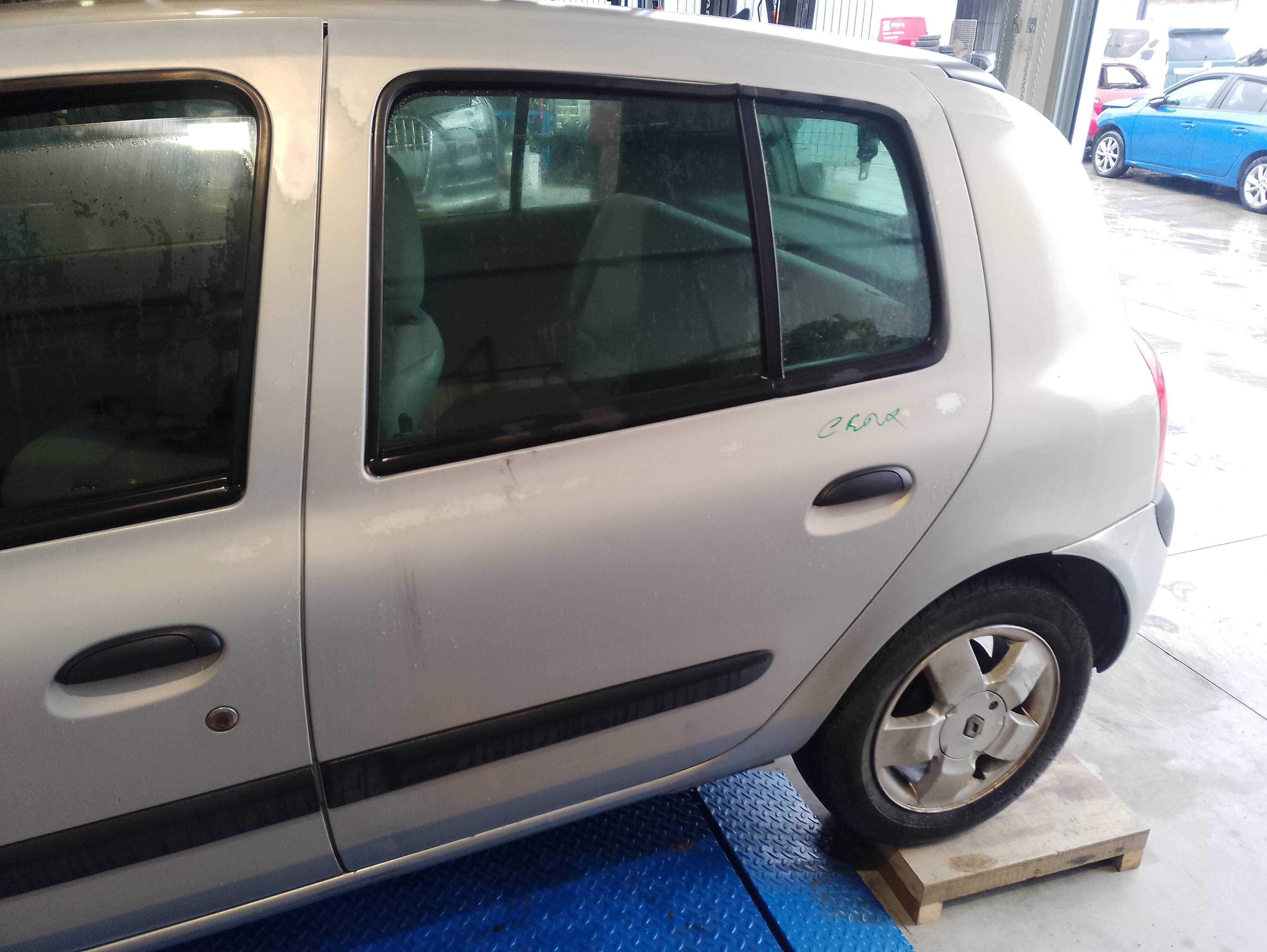 Recambio de puerta trasera izquierda para renault clio ii fase ii (b/cb0) authentique referencia OEM IAM   