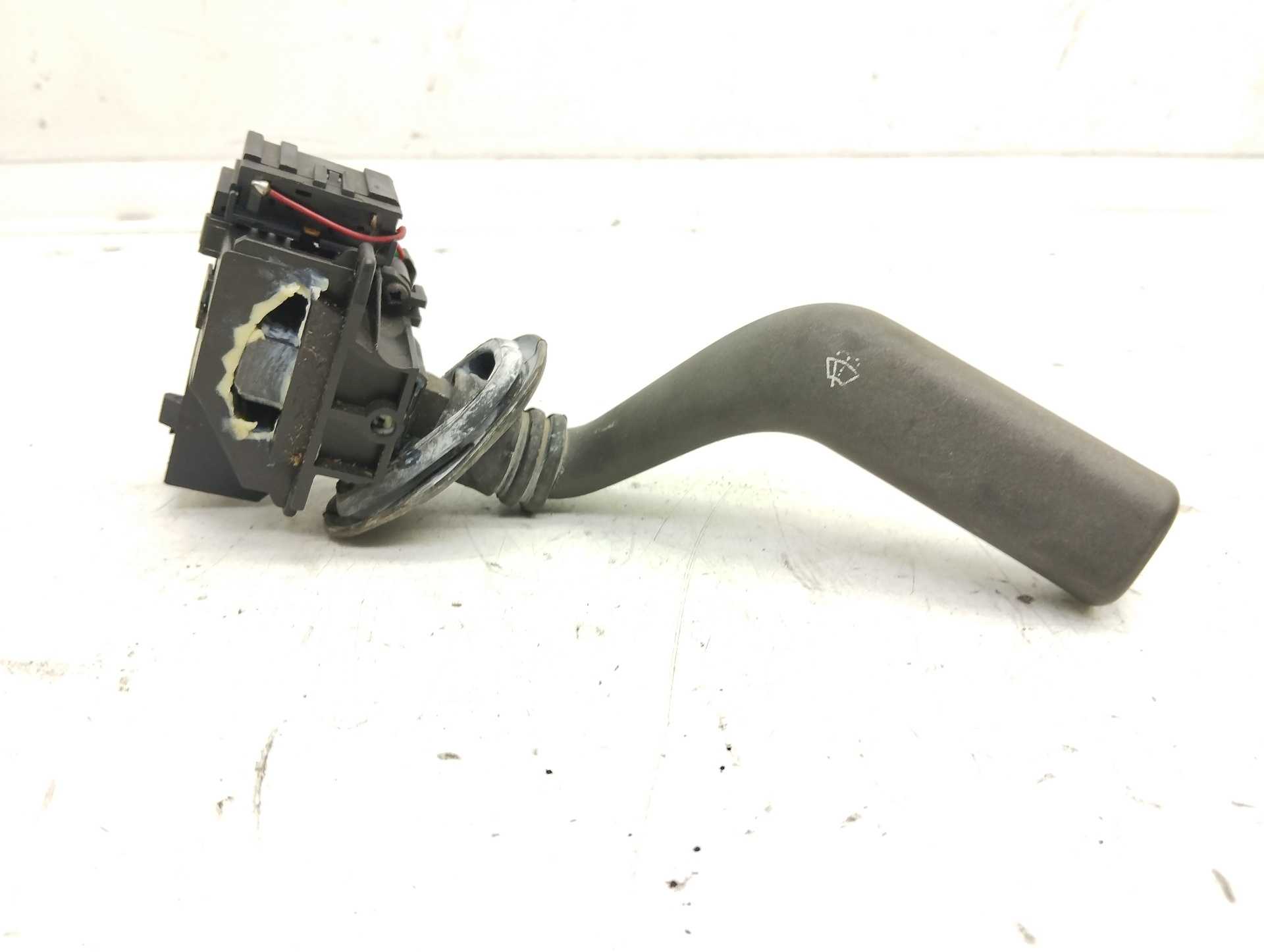 Recambio de mando limpia para volvo 644 referencia OEM IAM  30613573 