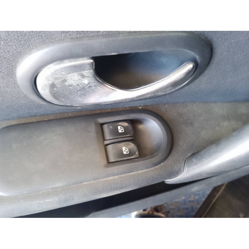 Recambio de mando elevalunas delantero izquierdo para renault clio iii confort dynamique referencia OEM IAM   