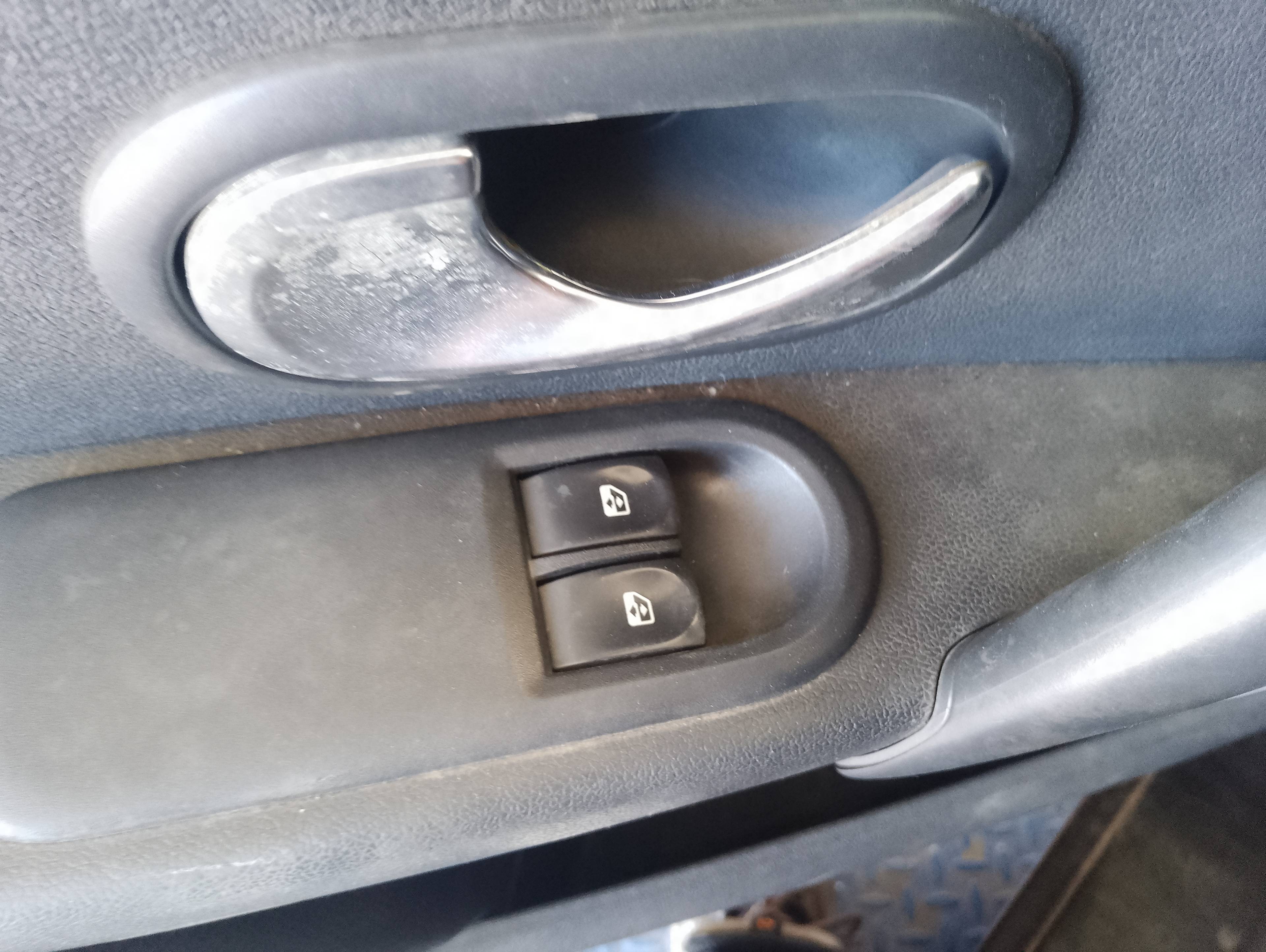 Recambio de mando elevalunas delantero izquierdo para renault clio iii confort dynamique referencia OEM IAM   