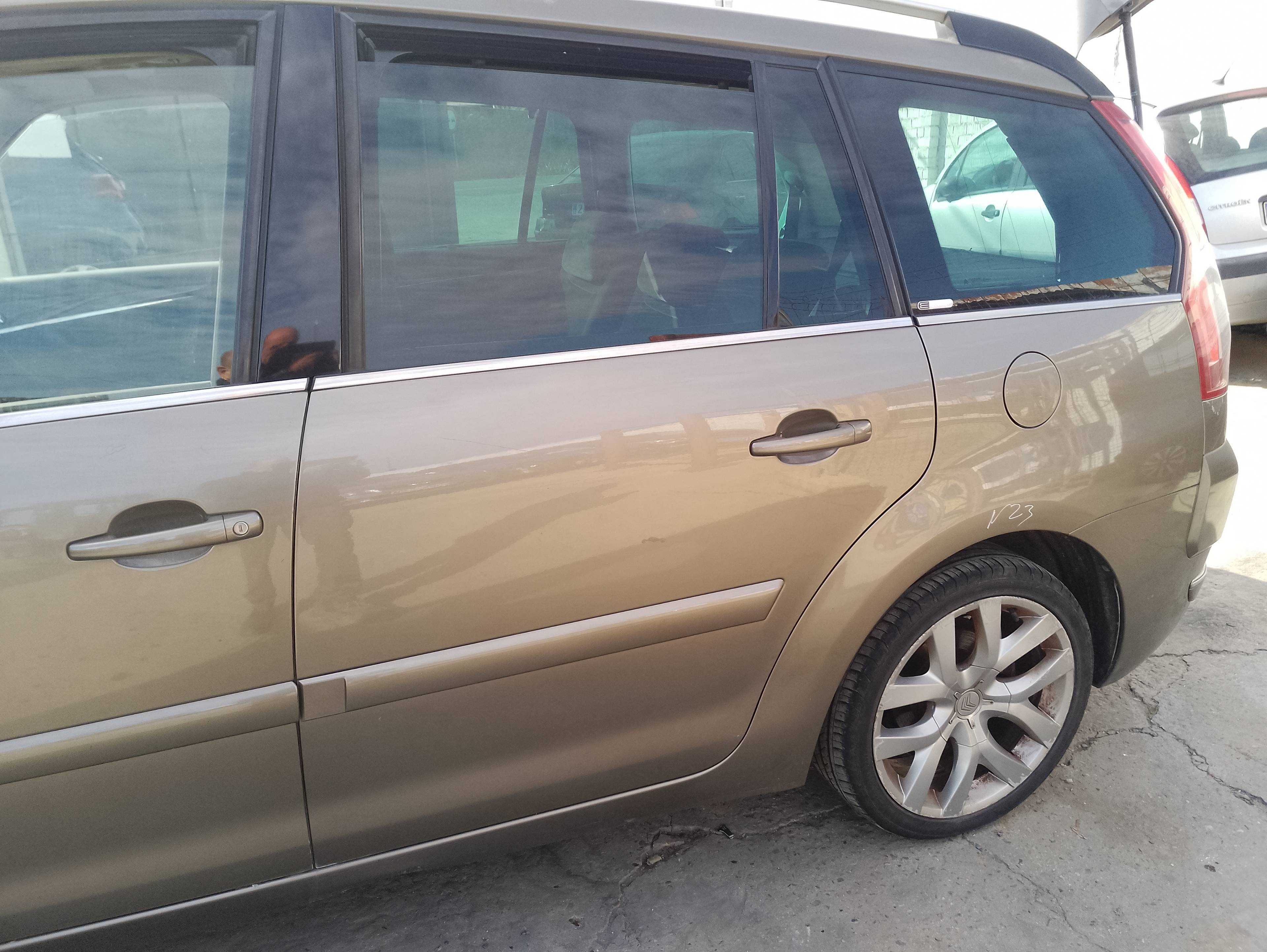 Recambio de puerta trasera izquierda para citroën c4 grand picasso avatar referencia OEM IAM   